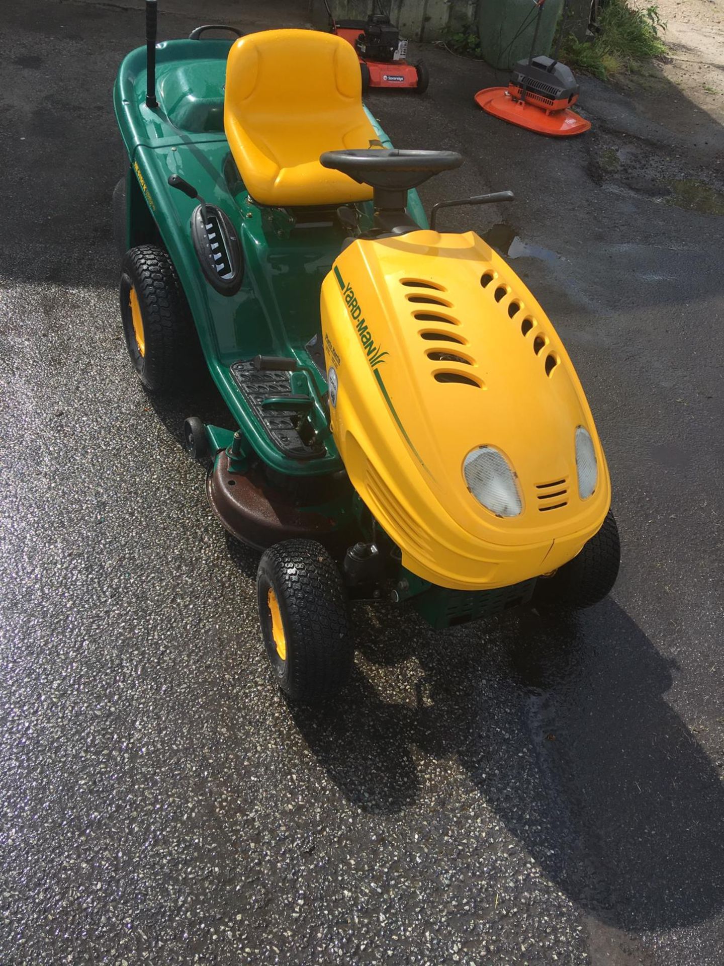 YARD-MAN HE5150K HYDRO RIDE ON LAWN MOWER GREEN / YELLOW *NO VAT*