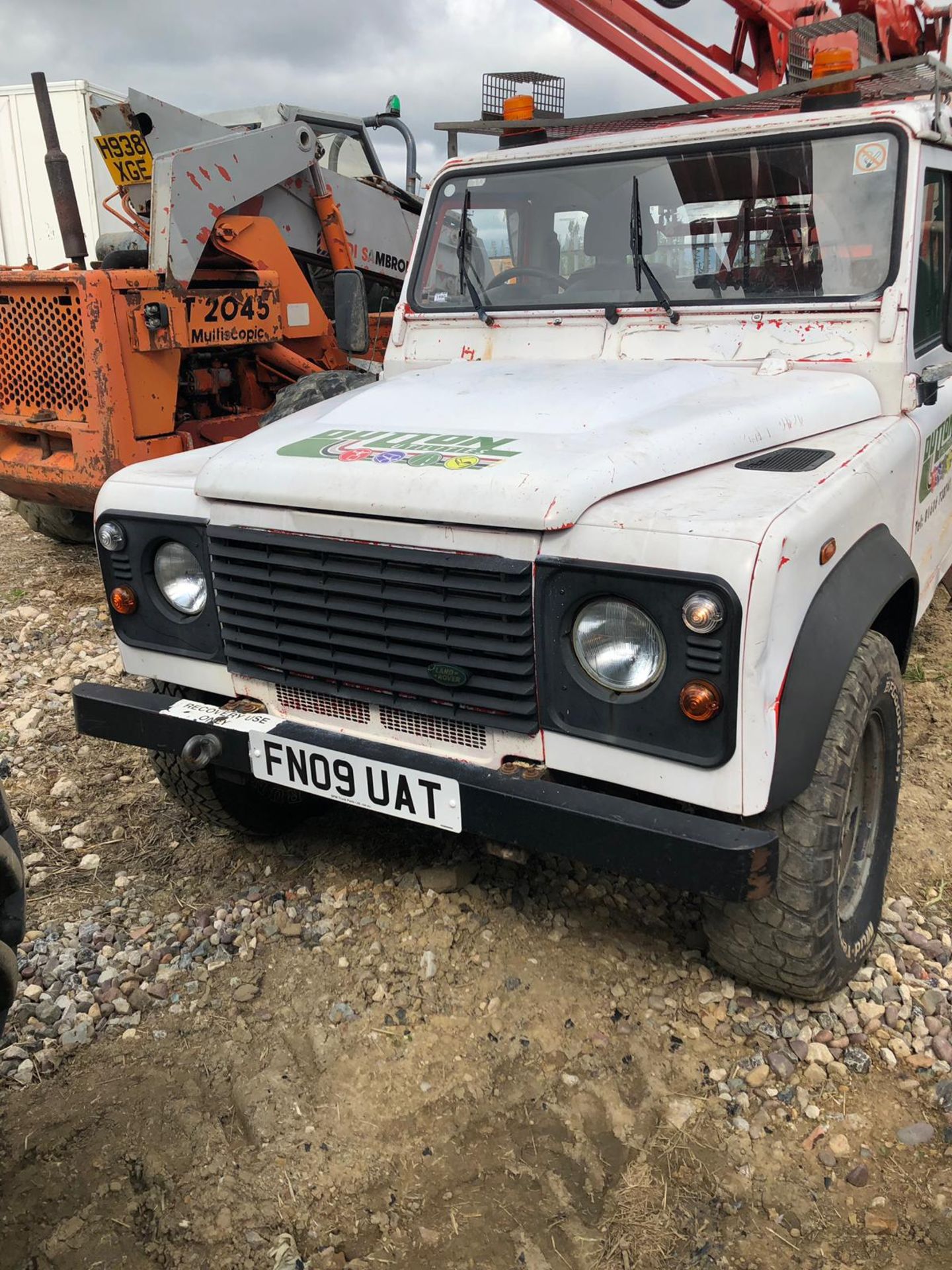 2009/09 REG LAND ROVER DEFENDER 130 S/C 2.4 DIESEL WHITE CHERRY PICKER 3500 KG *PLUS VAT* - Image 4 of 8