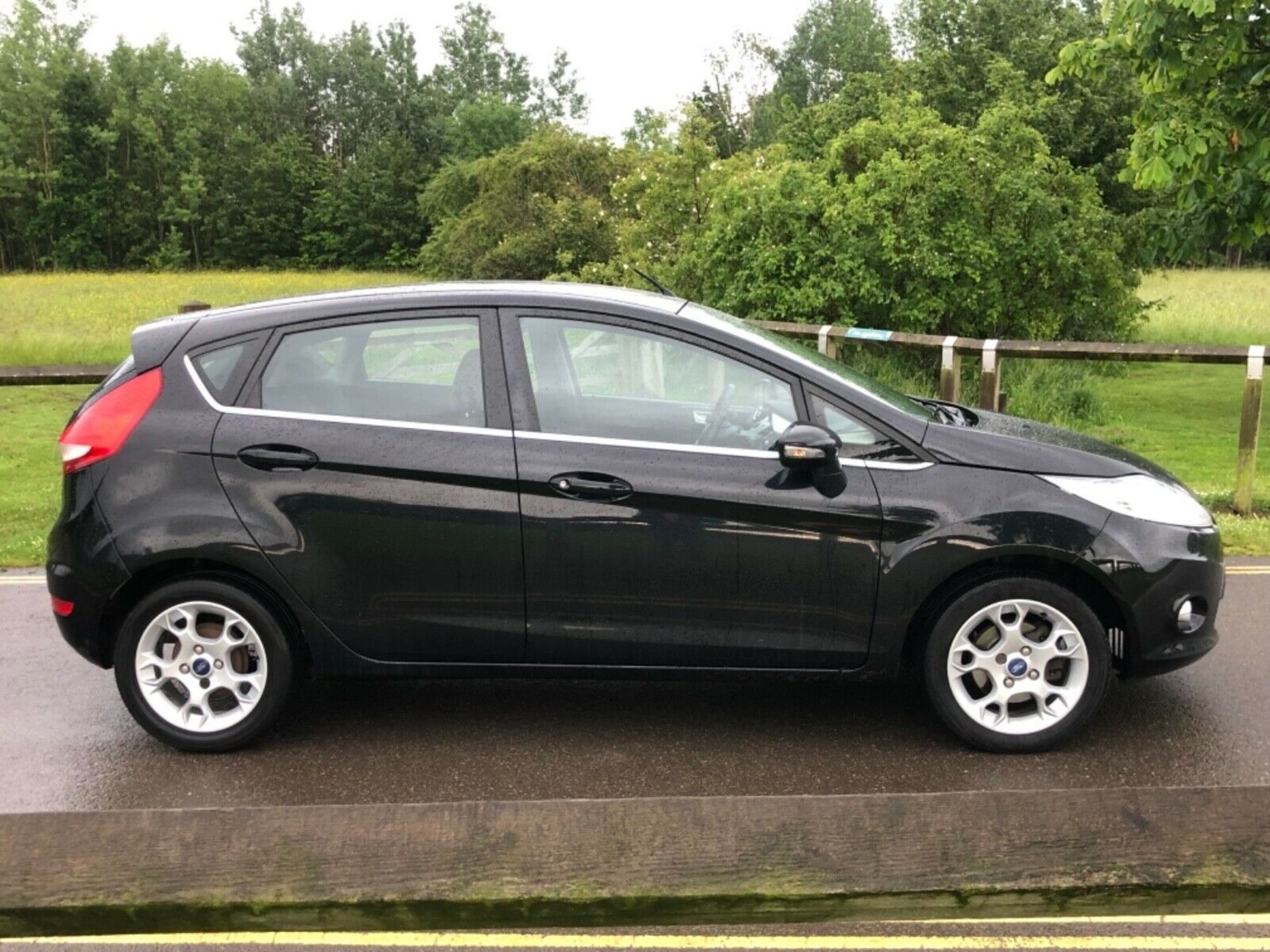 2012/12 REG FORD FIESTA ZETEC 1.25 PETROL BLACK 5 DOOR HATCHBACK, SHOWING 1 FORMER KEEPER *NO VAT* - Image 7 of 10