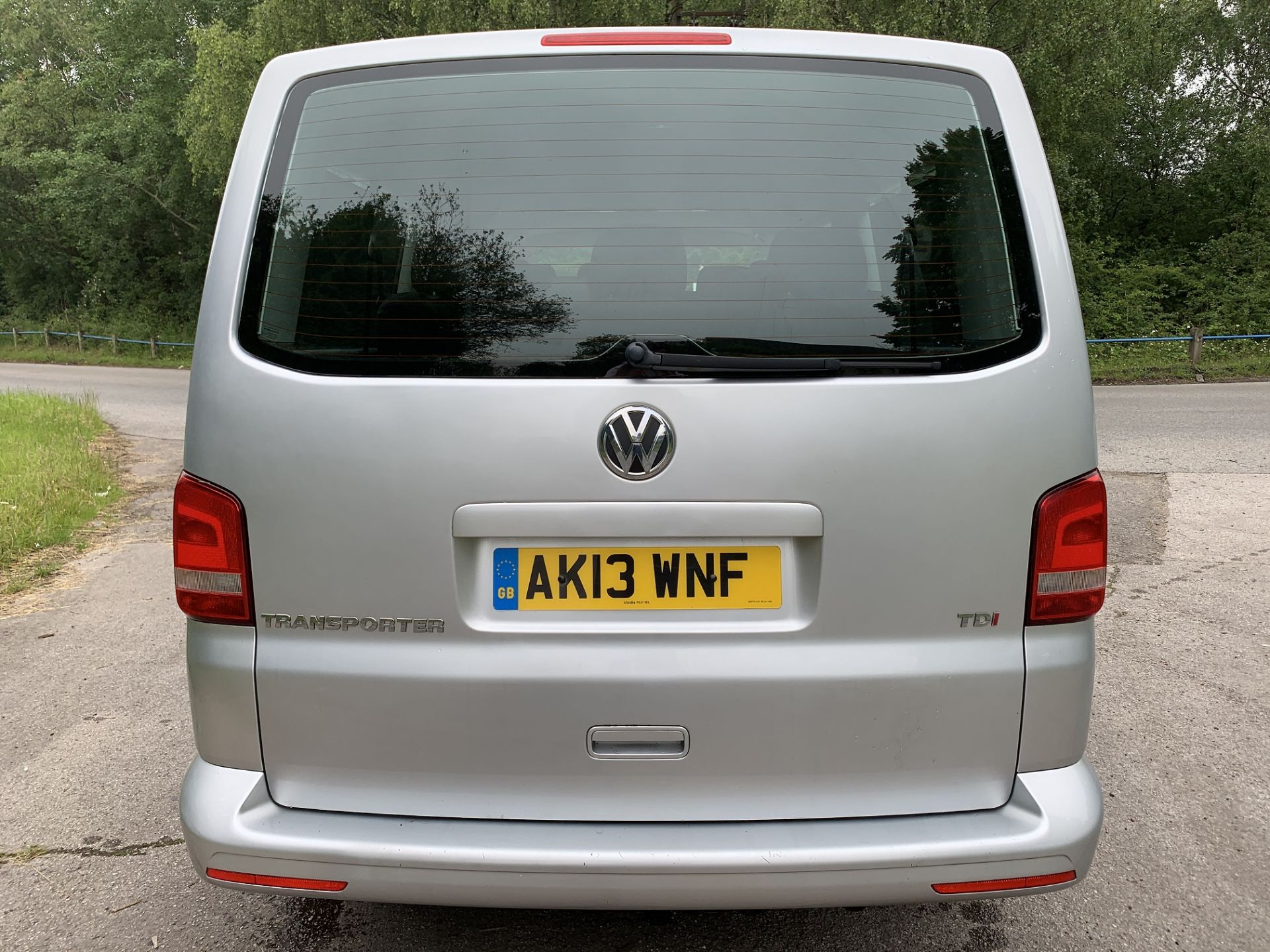 2013/13 REG VOLKSWAGEN TRANSPORTER T30 SE 140 TDI LW 2.0 DIESEL SILVER 9 SEATER MPV *NO VAT* - Image 5 of 28