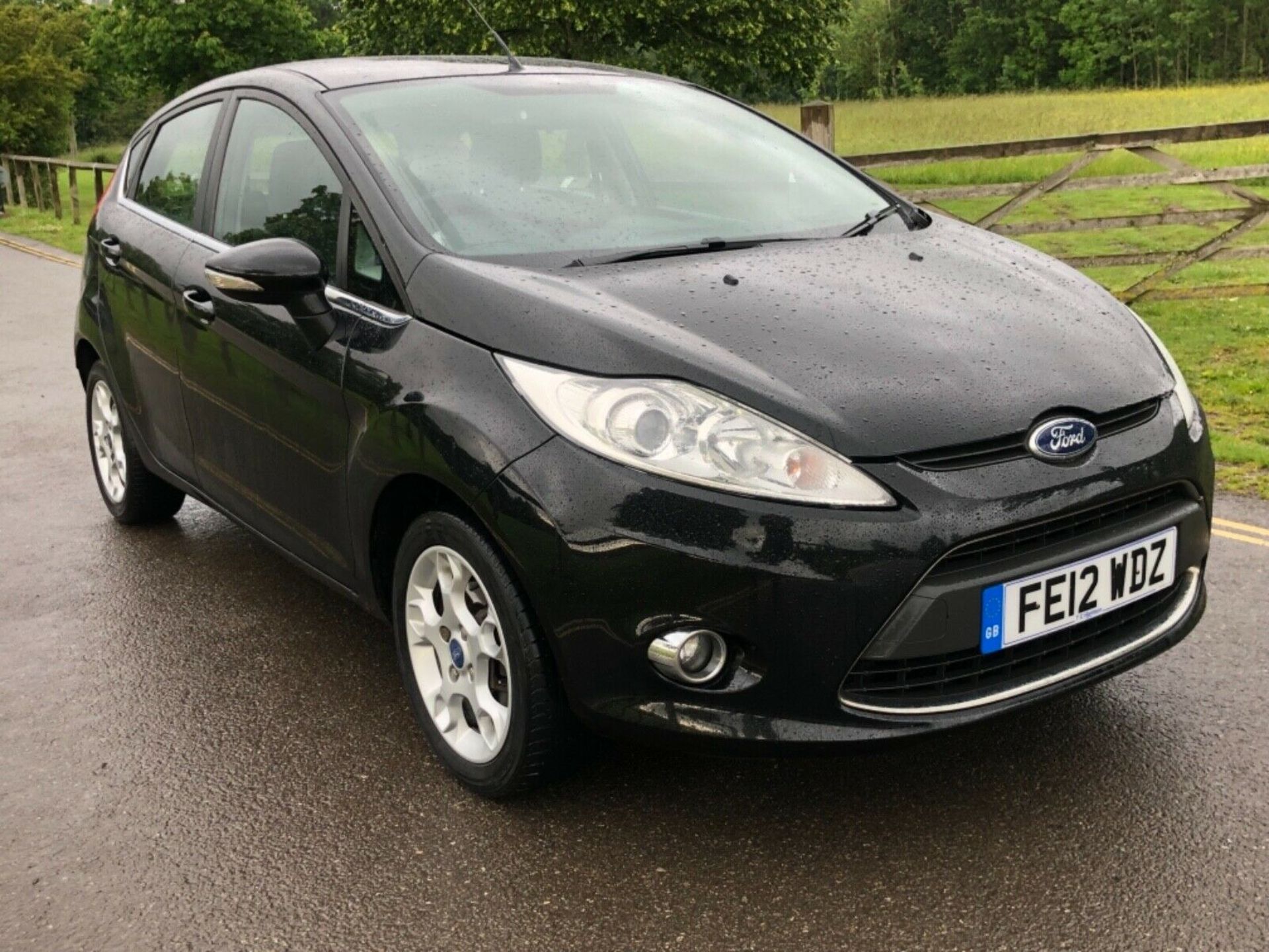 2012/12 REG FORD FIESTA ZETEC 1.25 PETROL BLACK 5 DOOR HATCHBACK, SHOWING 1 FORMER KEEPER *NO VAT*