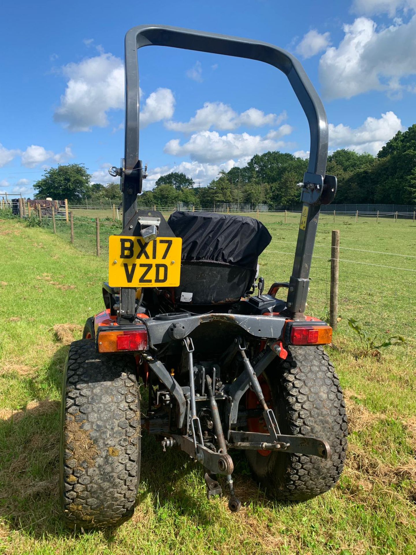 2017/17 REG KUBOTA B2530 COMPACT TRACTOR, RUNS AND WORKS, SHOWING 1989 HOURS *PLUS VAT* - Image 6 of 13