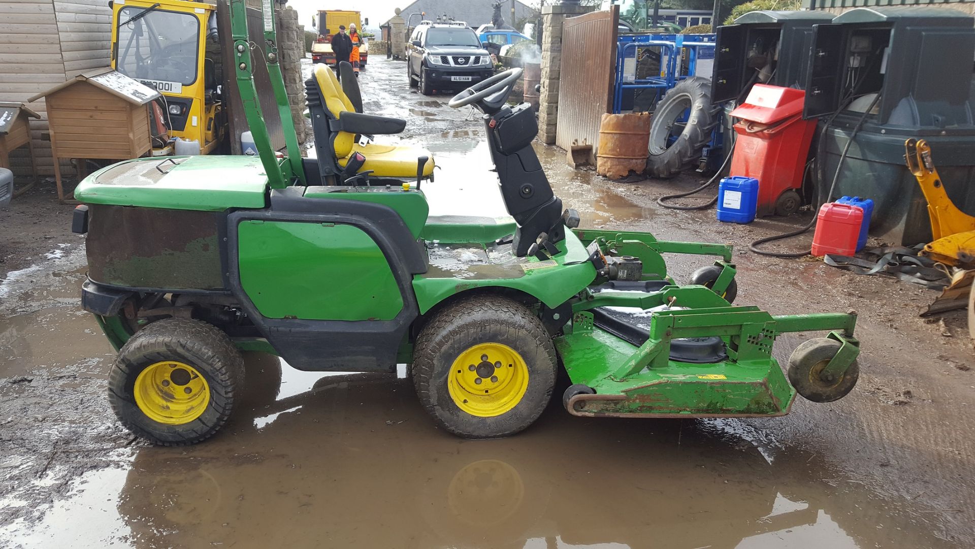 2006 JOHN DEERE 1545 RIDE ON LAWN MOWER, EX GATESHEAD COUNCIL *PLUS VAT* - Image 4 of 8