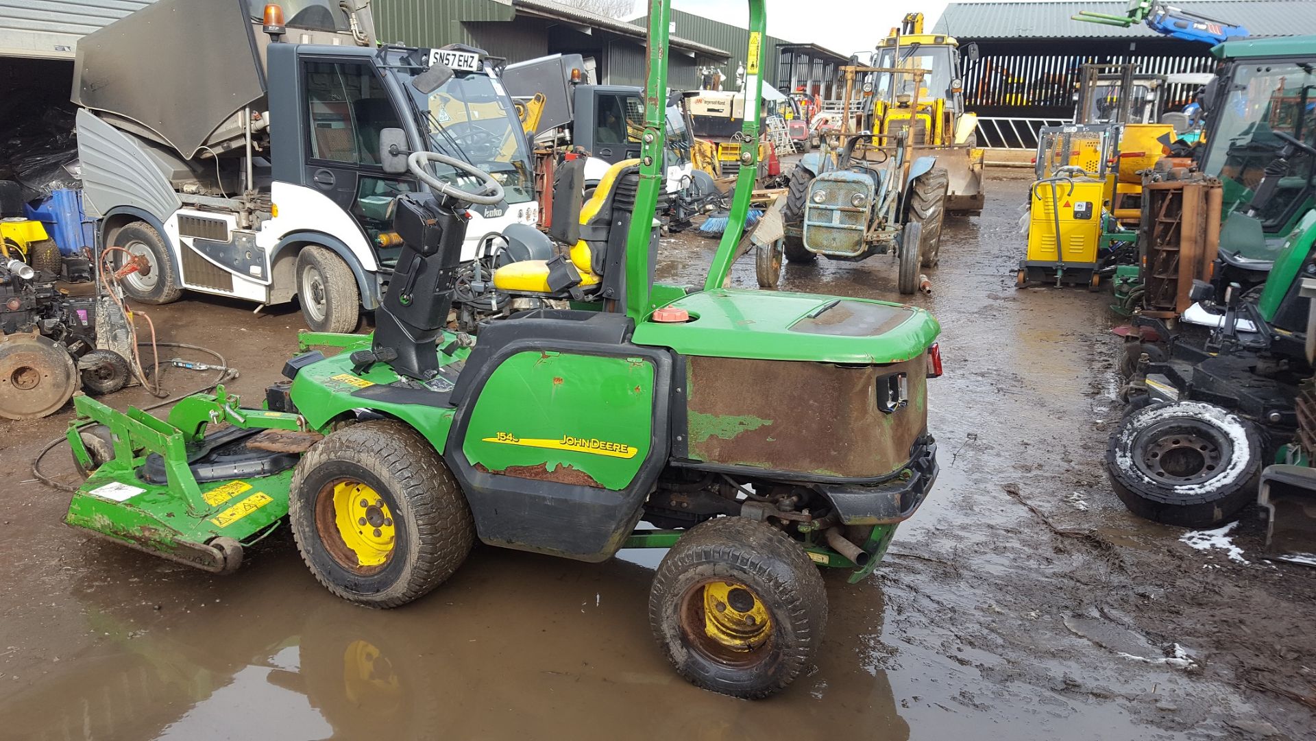 2006 JOHN DEERE 1545 RIDE ON LAWN MOWER, EX GATESHEAD COUNCIL *PLUS VAT* - Image 2 of 8