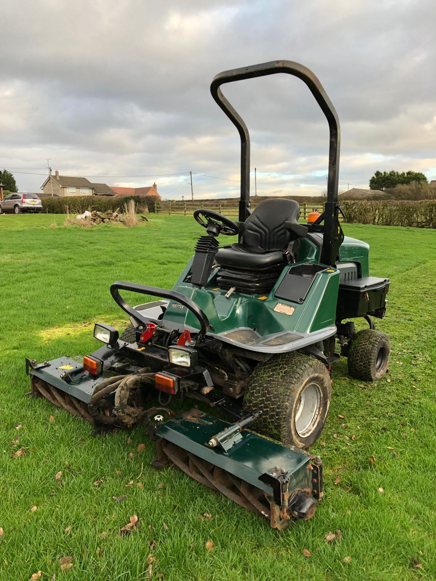 2009/09 REG HAYTER LT324 GREEN DIESEL RIDE ON LAWN MOWER, SHOWING 1 FORMER KEEPER *PLUS VAT* - Image 6 of 16