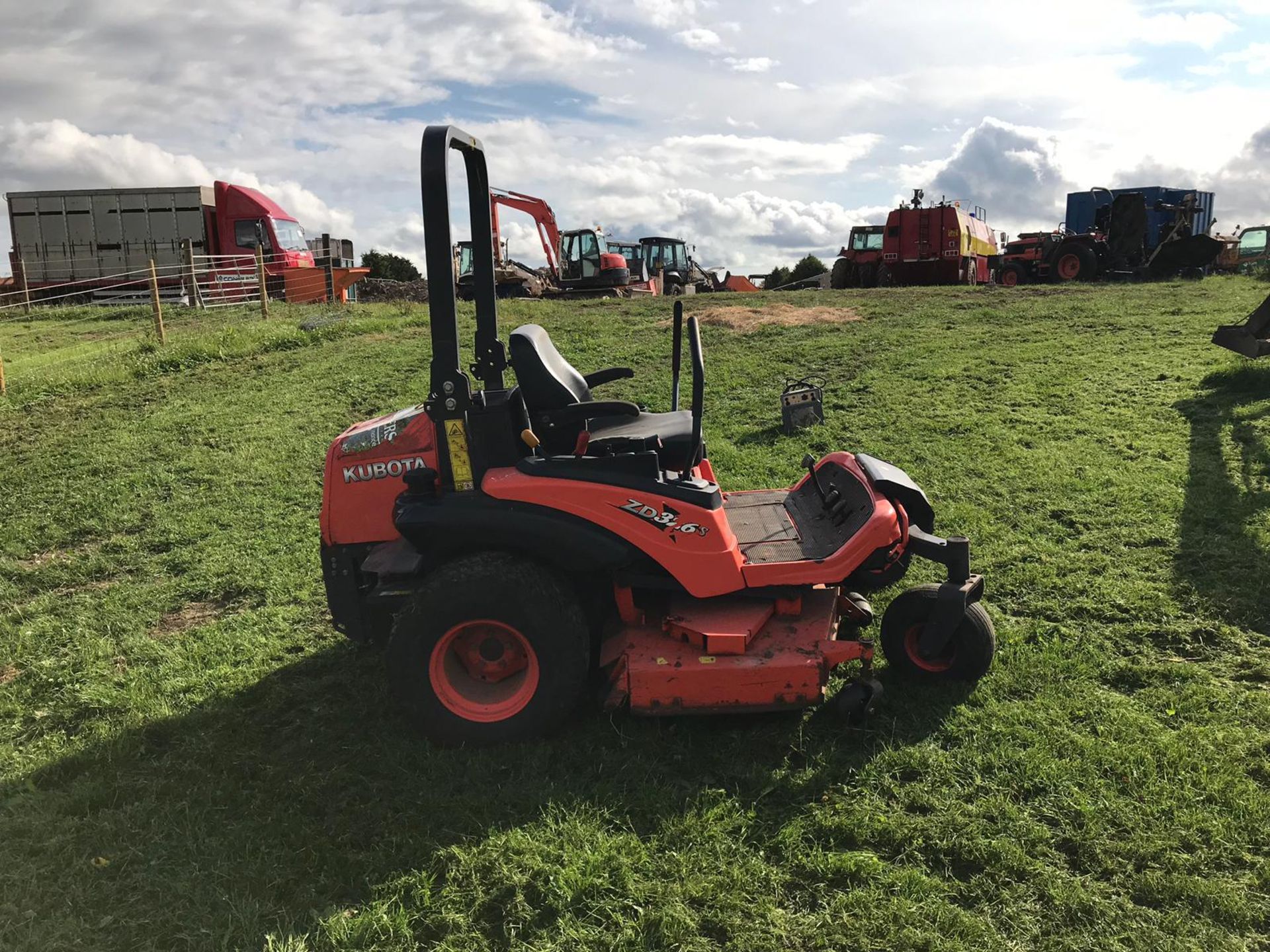 KUBOTA ZD326S RIDE ON ZERO TURN LAWN MOWER, RUNS AND WORKS *PLUS VAT*