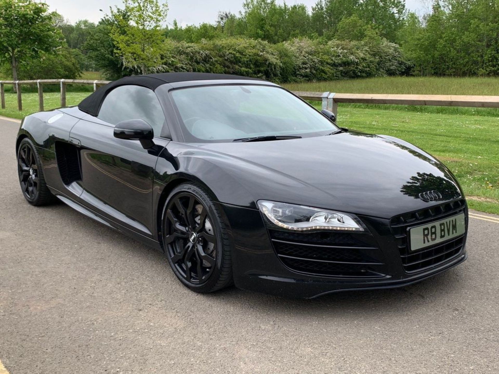 2010 AUDI R8 SPYDER QUATTRO V10 5.2L PETROL SEMI-AUTOMATIC GEARBOX BLACK CONVERTIBLE *NO VAT* - Image 2 of 14