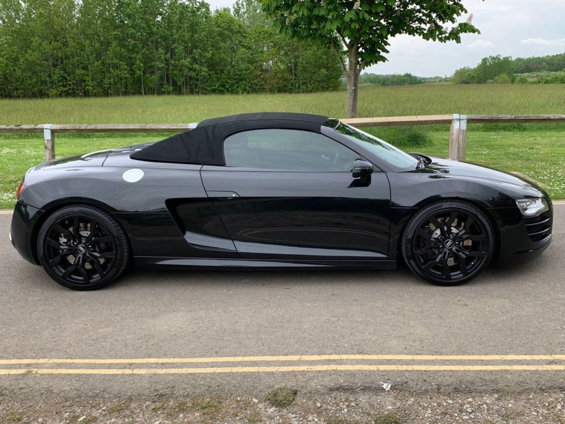 2010 AUDI R8 SPYDER QUATTRO V10 5.2L PETROL SEMI-AUTOMATIC GEARBOX BLACK CONVERTIBLE *NO VAT* - Image 8 of 14