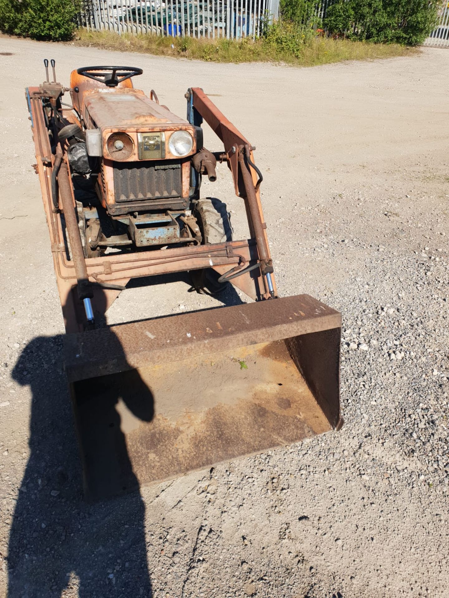 KUBOTA B7100D COMPACT TRACTOR WITH LOADER, IN WORKING ORDER *NO VAT* - Image 5 of 13