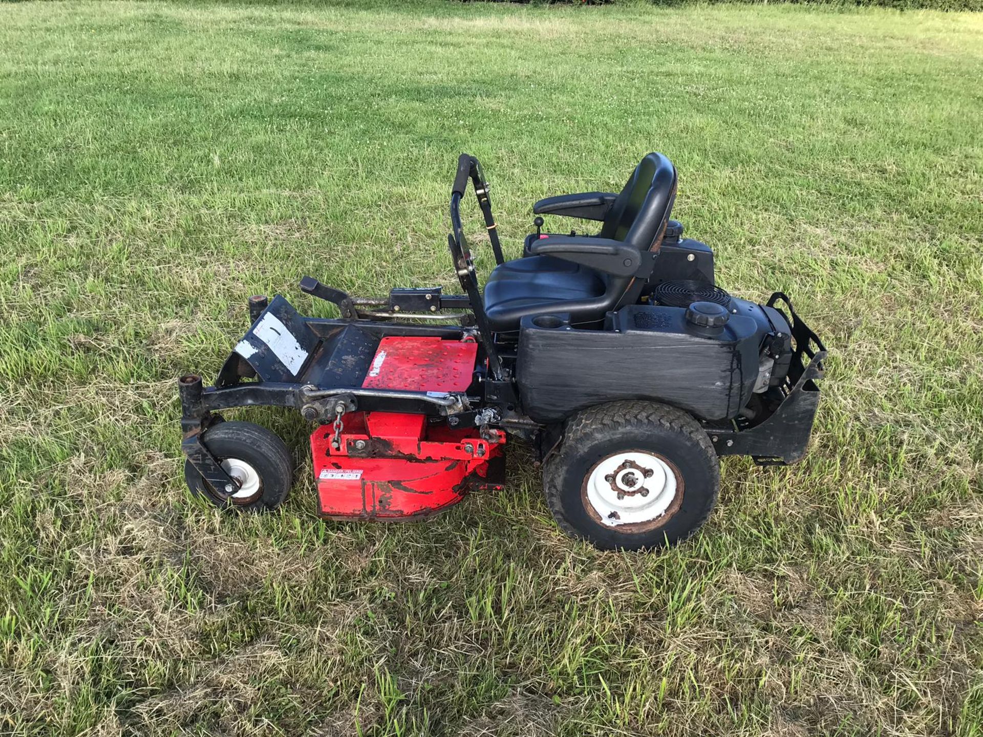 ARIENS 34 ZERO TURN RIDE ON MOWER, C/W V TWIN KAWASAKI PETROL ENGINE - EX COUNCIL *PLUS VAT* - Image 3 of 5