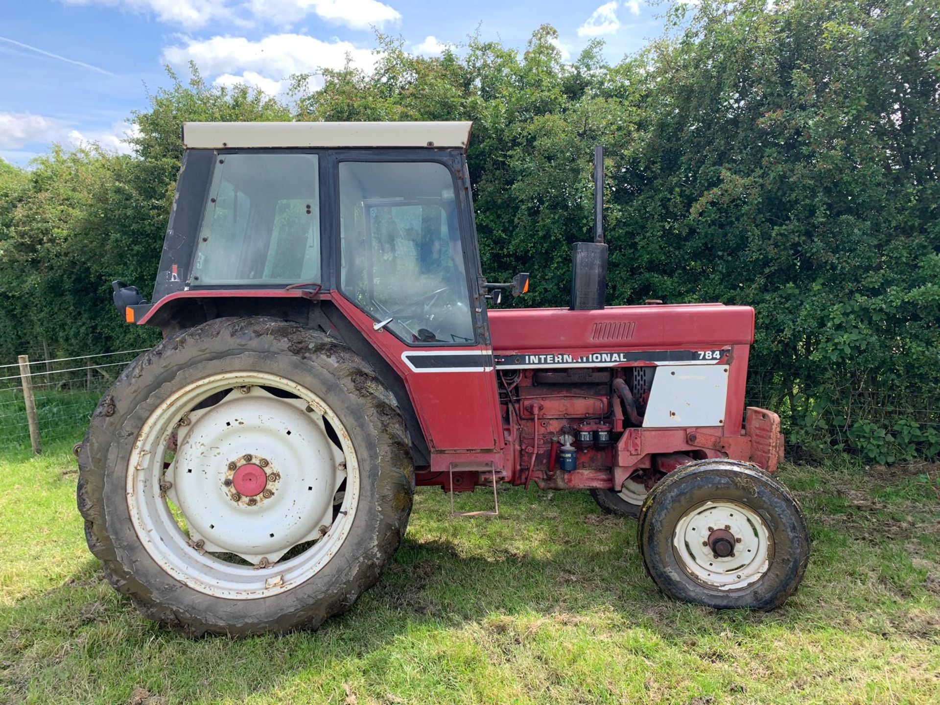 RED INTERNATIONAL HARVESTER 784 DIESEL TRACTOR WITH FULL GLASS CAB, RUNS AND WORKS *PLUS VAT*