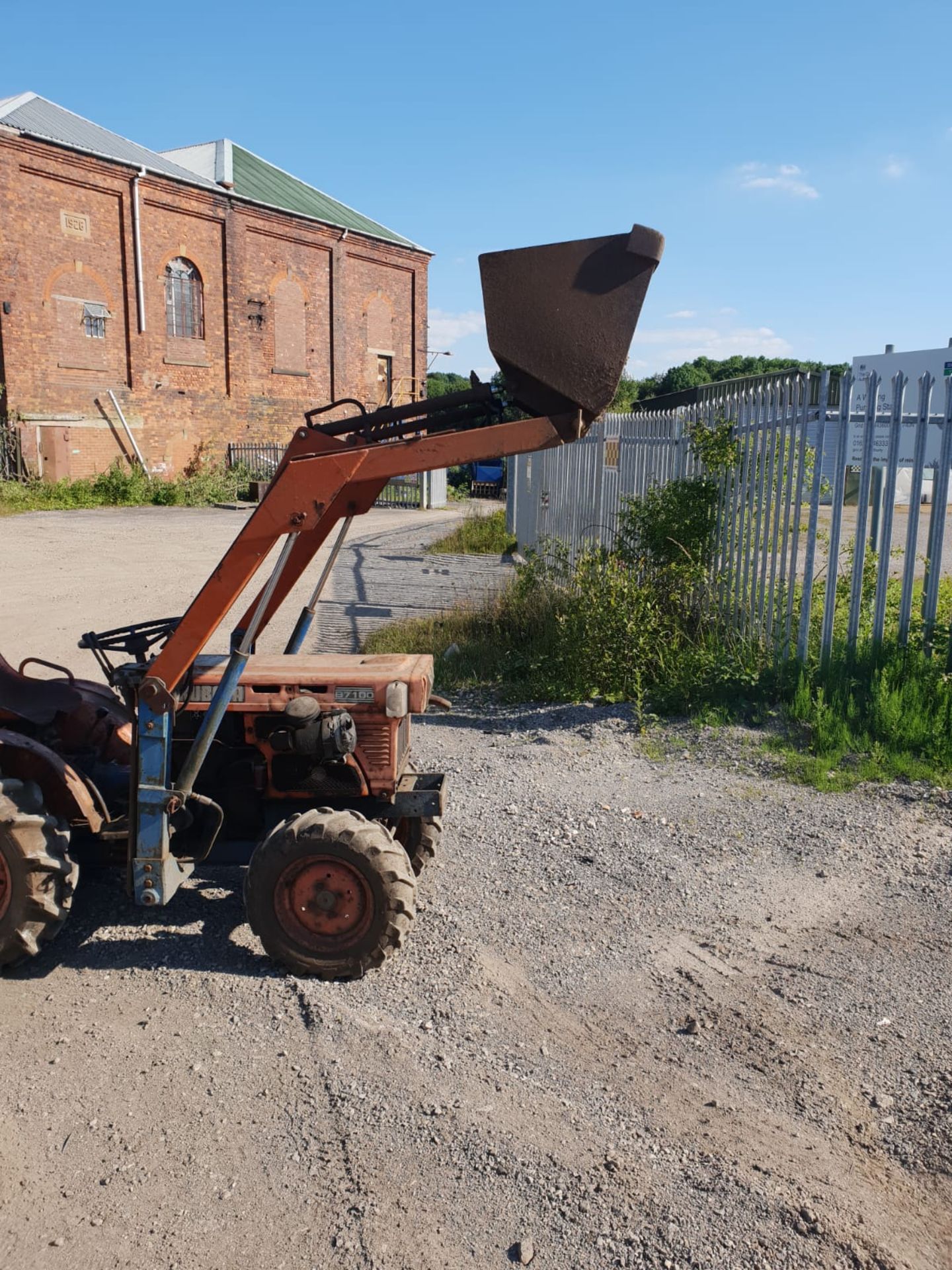 KUBOTA B7100D COMPACT TRACTOR WITH LOADER, IN WORKING ORDER *NO VAT* - Image 3 of 13