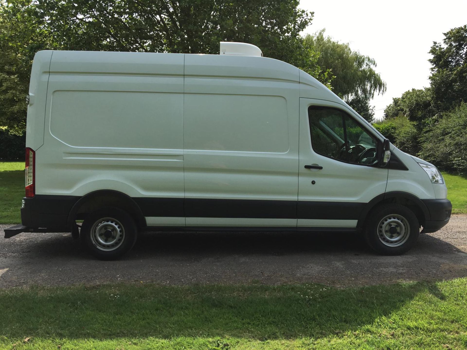 2015/15 REG FORD TRANSIT 350 FRIDGE 2.2 DIESEL WHITE PANEL VAN, SHOWING 0 FORMER KEEPERS *PLUS VAT* - Image 8 of 14