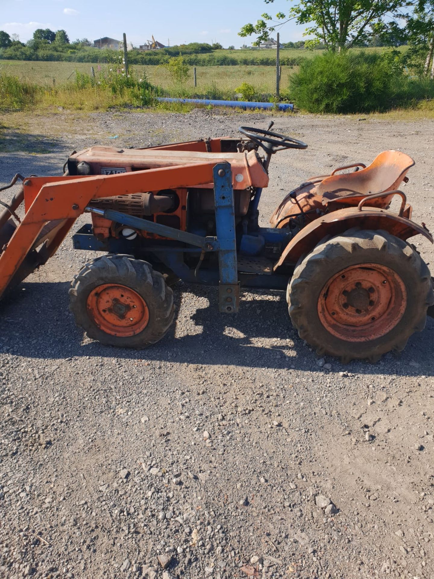 KUBOTA B7100D COMPACT TRACTOR WITH LOADER, IN WORKING ORDER *NO VAT* - Image 6 of 13