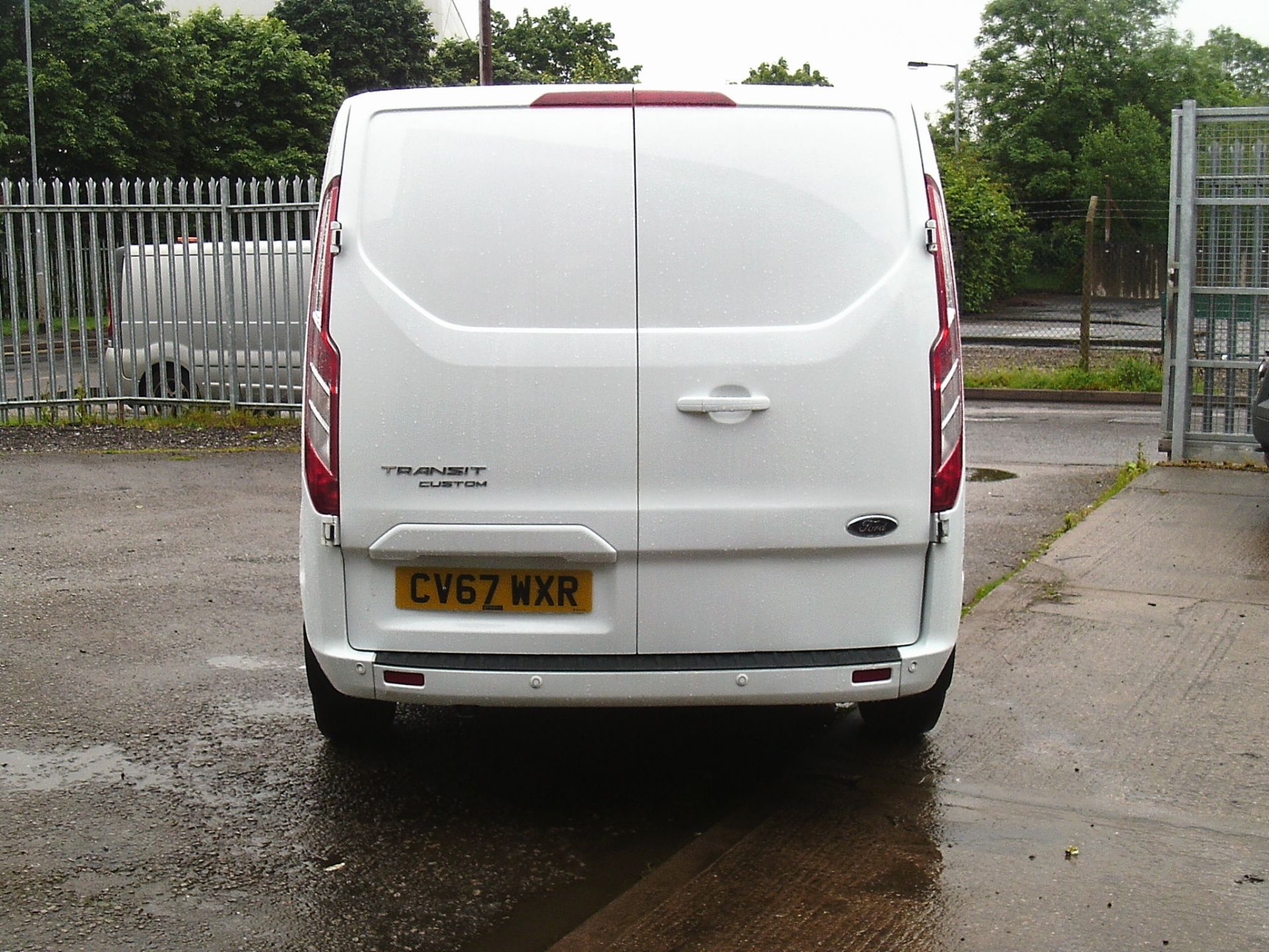 2017/67 REG FORD TRANSIT CUSTOM 290 LIMITED LWB 2.0 DIESEL WHITE PANEL VAN, SHOWING 0 FORMER KEEPERS - Image 5 of 11