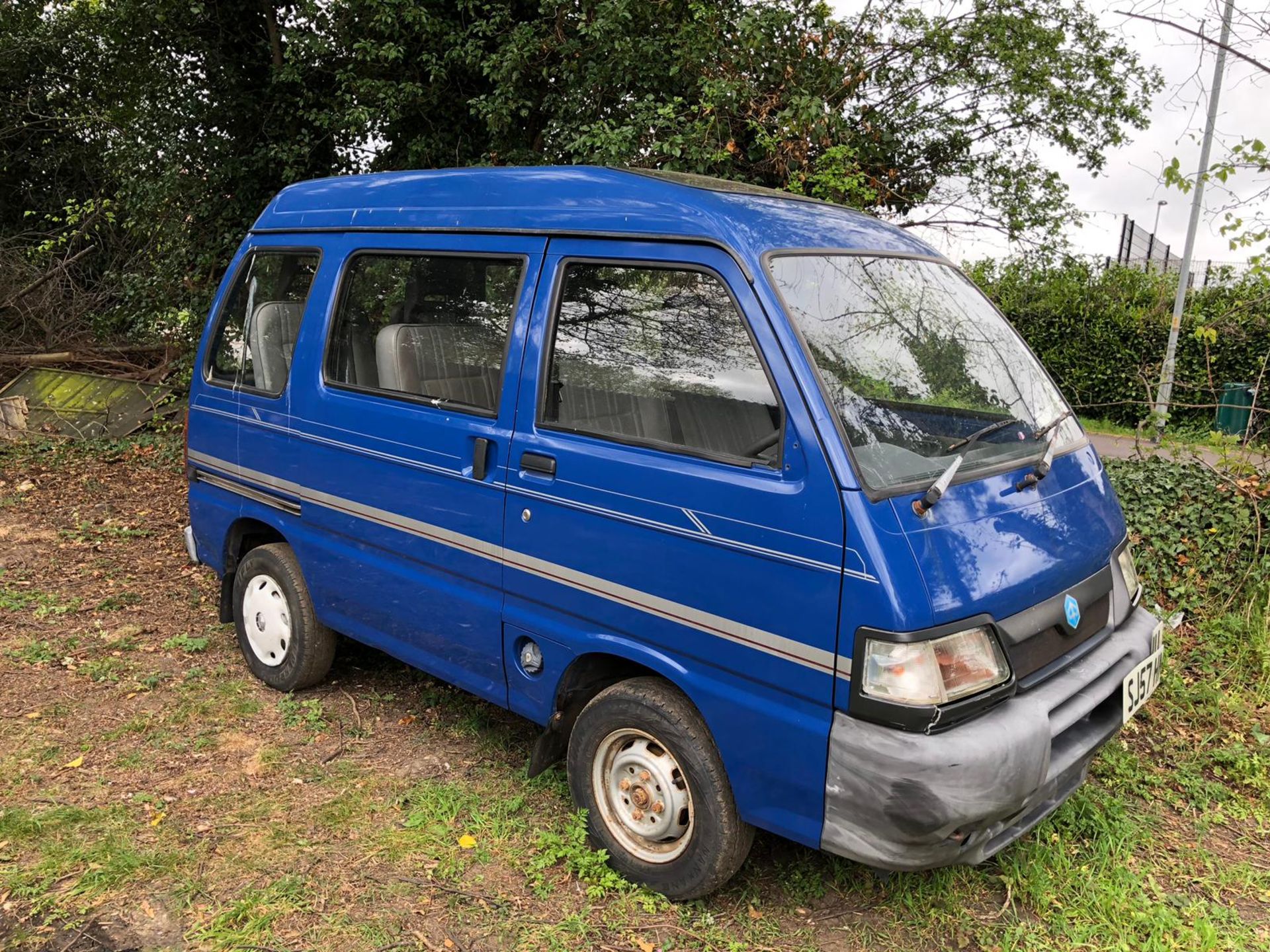 2008/57 REG PIAGGIO PORTER 1.3 PETROL/LPG VAN WITH SIDE WINDOWS, SHOWING 1 FORMER KEEPER *NO VAT*