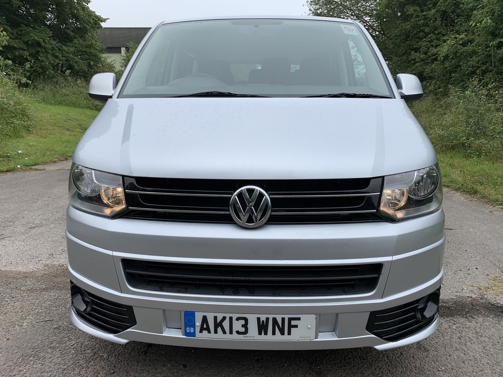 2013/13 REG VOLKSWAGEN TRANSPORTER T30 SE 140 TDI LW 2.0 DIESEL SILVER 9 SEATER MPV *NO VAT* - Image 2 of 28