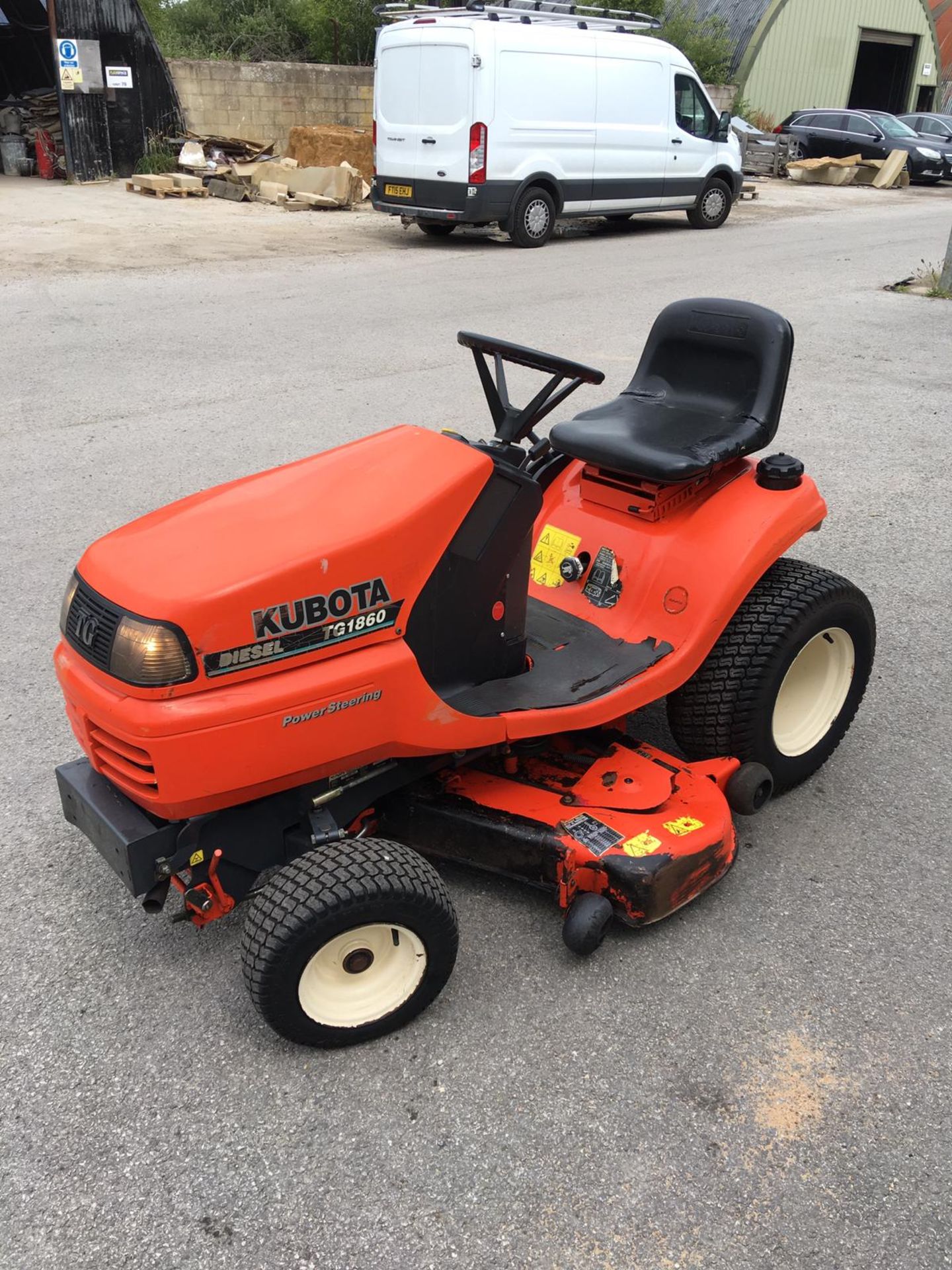 KUBOTA TG1860 DIESEL CUSHION RIDE ON LAWN MOWER WITH POWER STEERING, RUNS AND WORKS *NO VAT* - Image 3 of 14