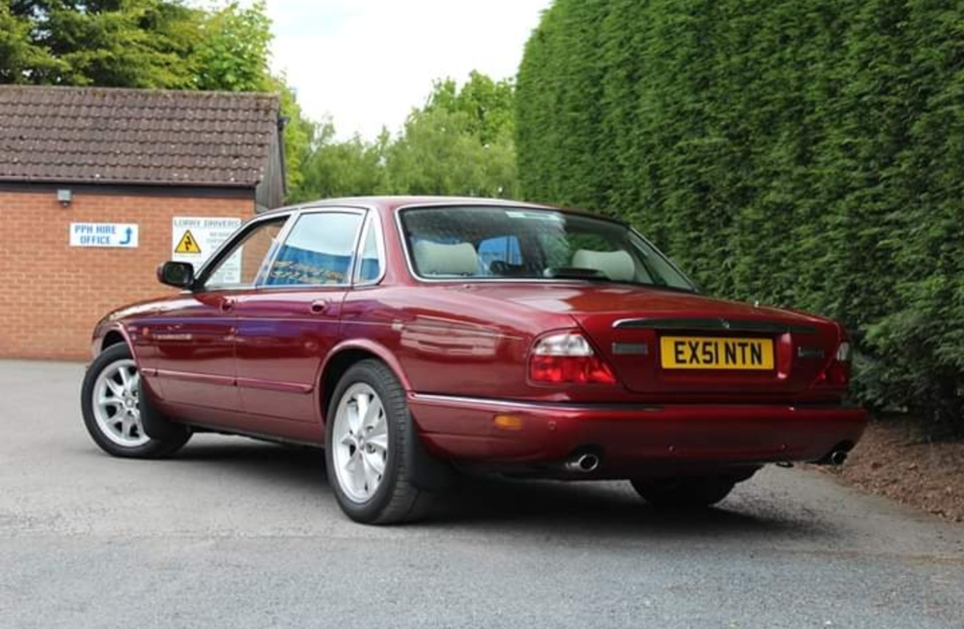 2001/51 REG JAGUAR XJ EXECUTIVE AUTO 3.2 PETROL 4 DOOR SALOON, X308 MODEL, ONE OF THE LAST *NO VAT* - Image 5 of 12