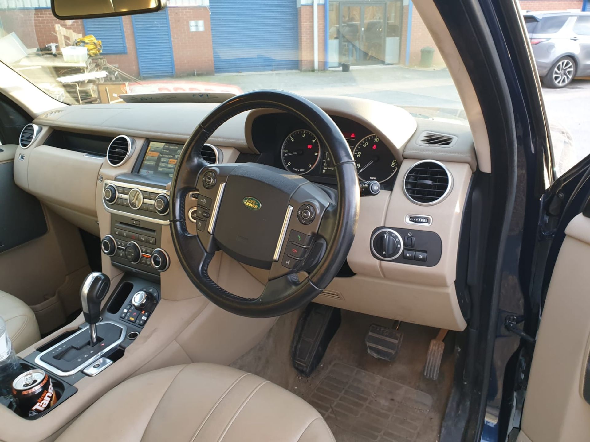 2010/10 REG LAND ROVER DISCOVERY XS TDV6 AUTO 3.0 DIESEL BLUE 4X4, SHOWING 2 FORMER KEEPERS *NO VAT* - Image 9 of 11