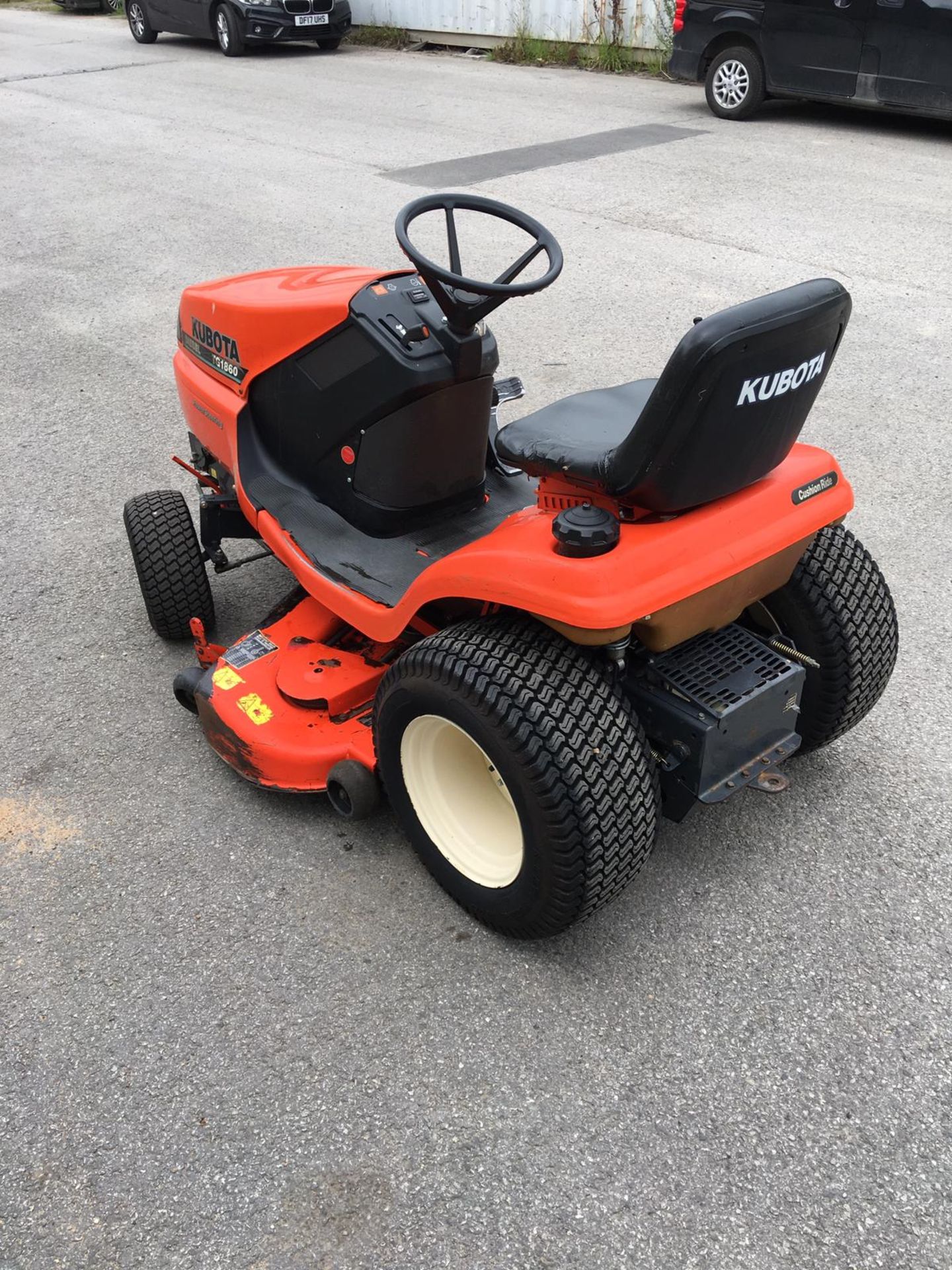 KUBOTA TG1860 DIESEL CUSHION RIDE ON LAWN MOWER WITH POWER STEERING, RUNS AND WORKS *NO VAT* - Image 4 of 14