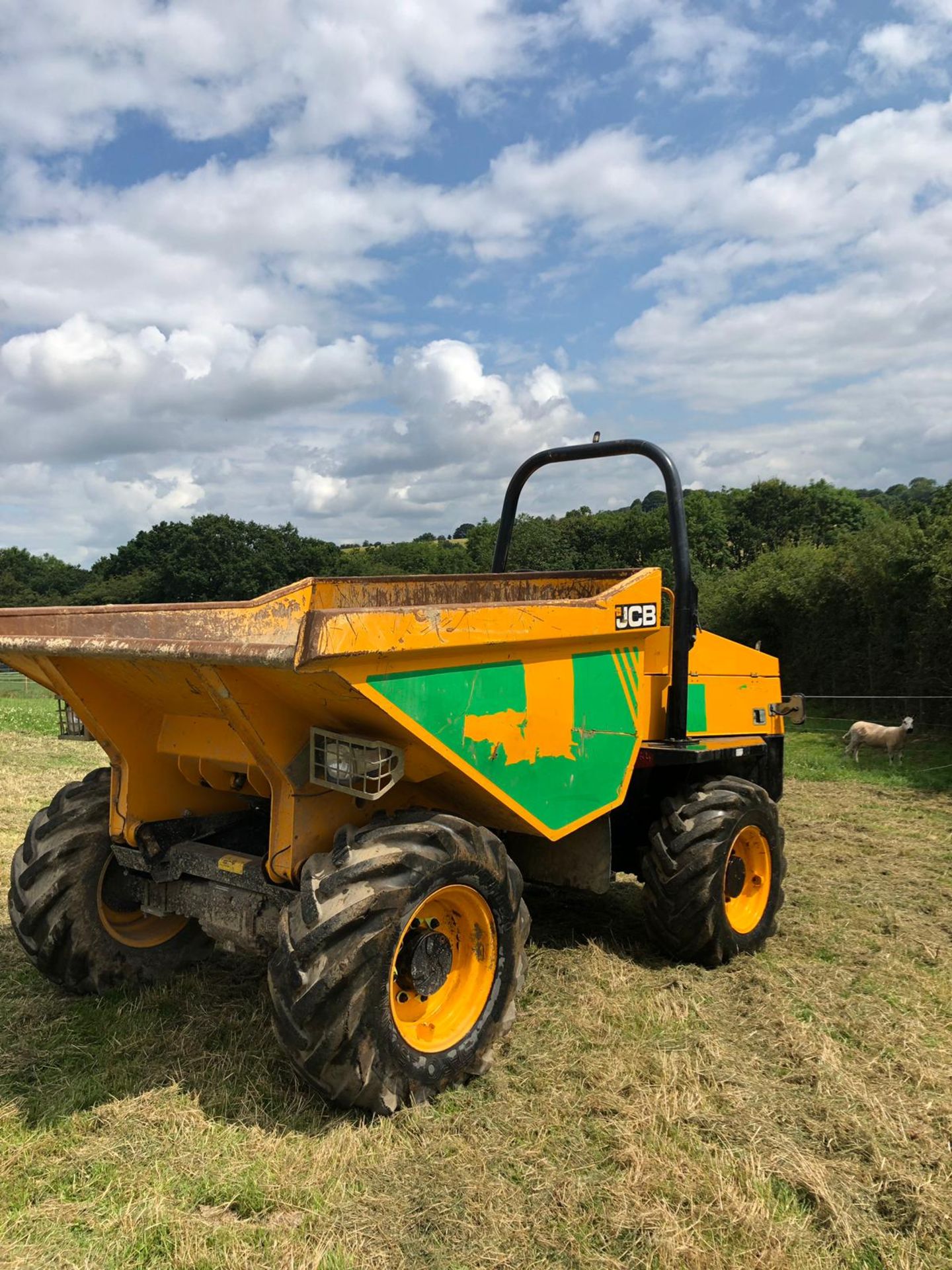 2015 JCB 6 TON DUMPER, RUNS WORKS DRIVES, SHOWING 1021 HOURS (UNVERIFIED) *PLUS VAT* - Image 4 of 7