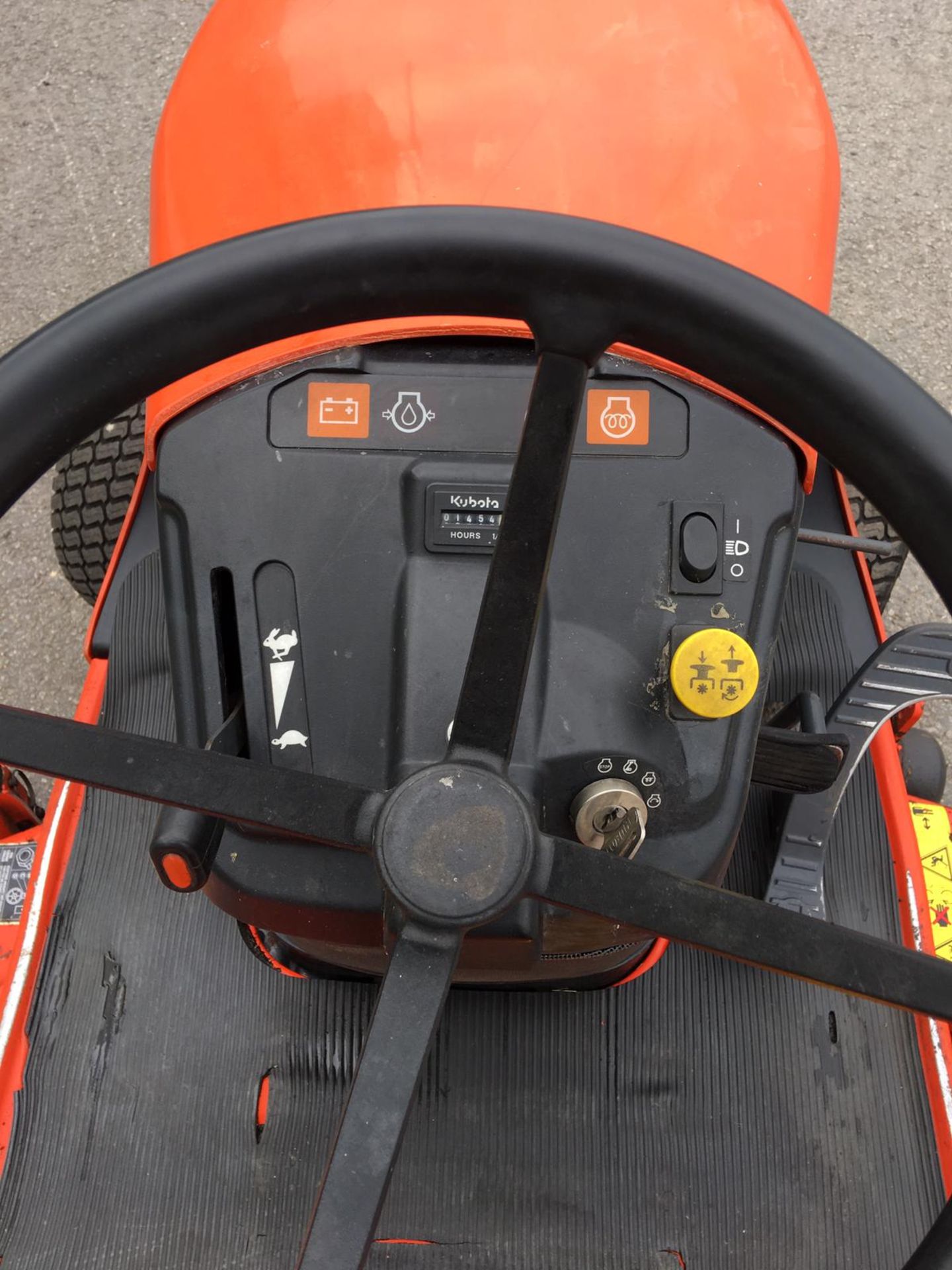 KUBOTA TG1860 DIESEL CUSHION RIDE ON LAWN MOWER WITH POWER STEERING, RUNS AND WORKS *NO VAT* - Image 6 of 14