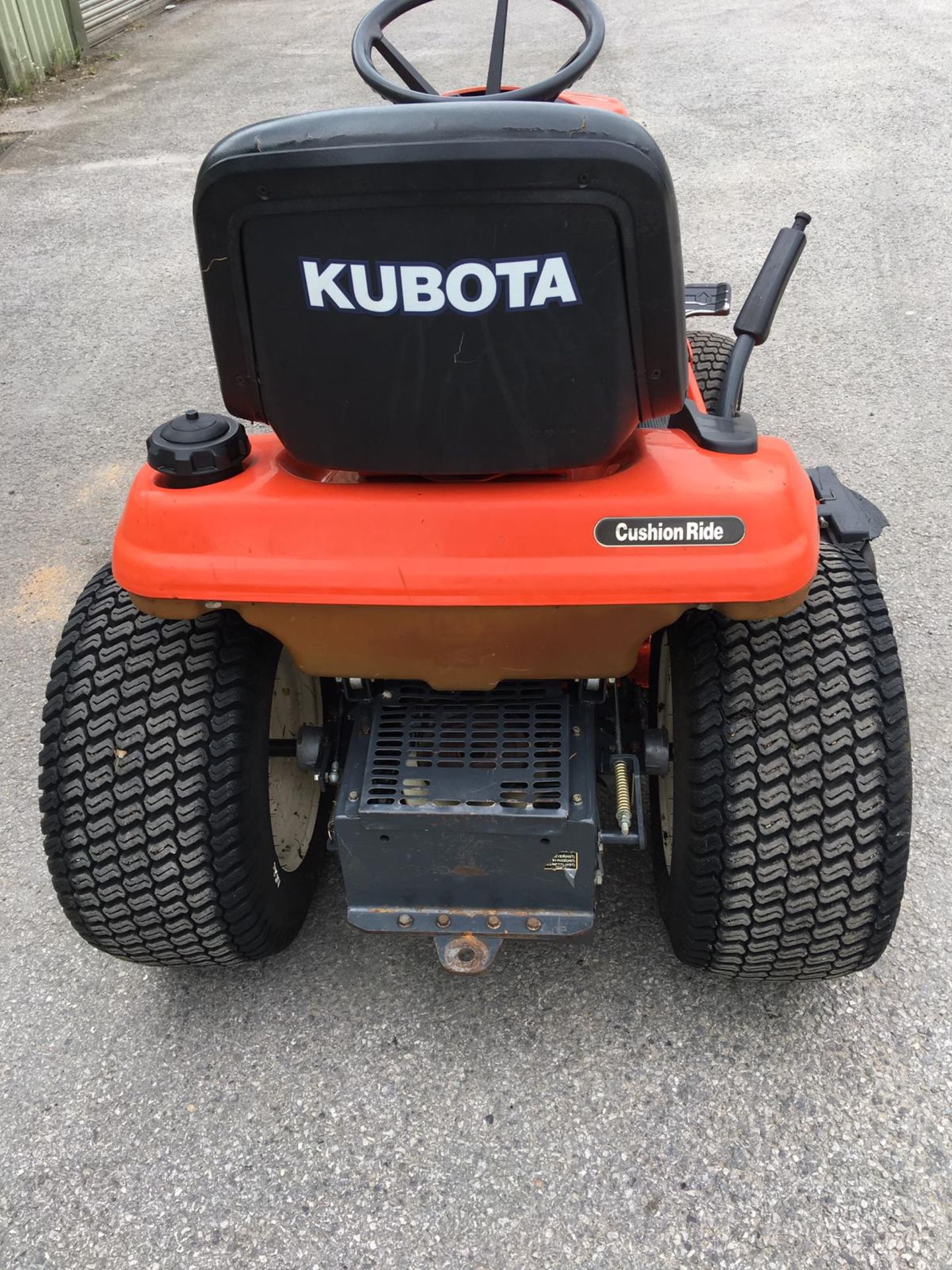 KUBOTA TG1860 DIESEL CUSHION RIDE ON LAWN MOWER WITH POWER STEERING, RUNS AND WORKS *NO VAT* - Image 5 of 14