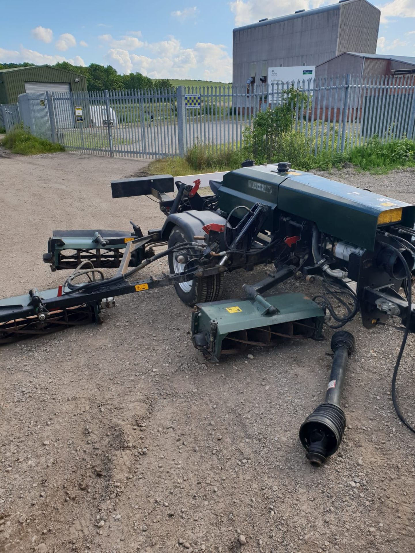 HAYTER TM SINGLE AXLE 7 GANG MOWER, YEAR 2008, REALLY GOOD CONDITION, TIRES LIKE NEW *NO VAT* - Image 5 of 16