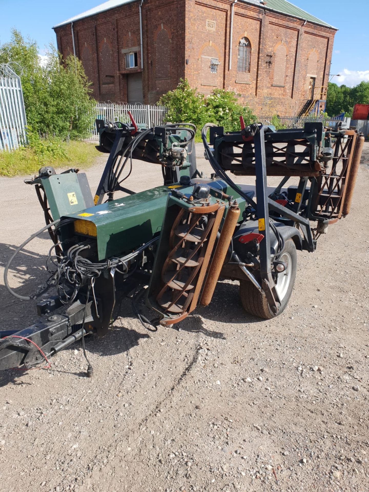 HAYTER TM SINGLE AXLE 7 GANG MOWER, YEAR 2008, REALLY GOOD CONDITION, TIRES LIKE NEW *NO VAT* - Image 2 of 16
