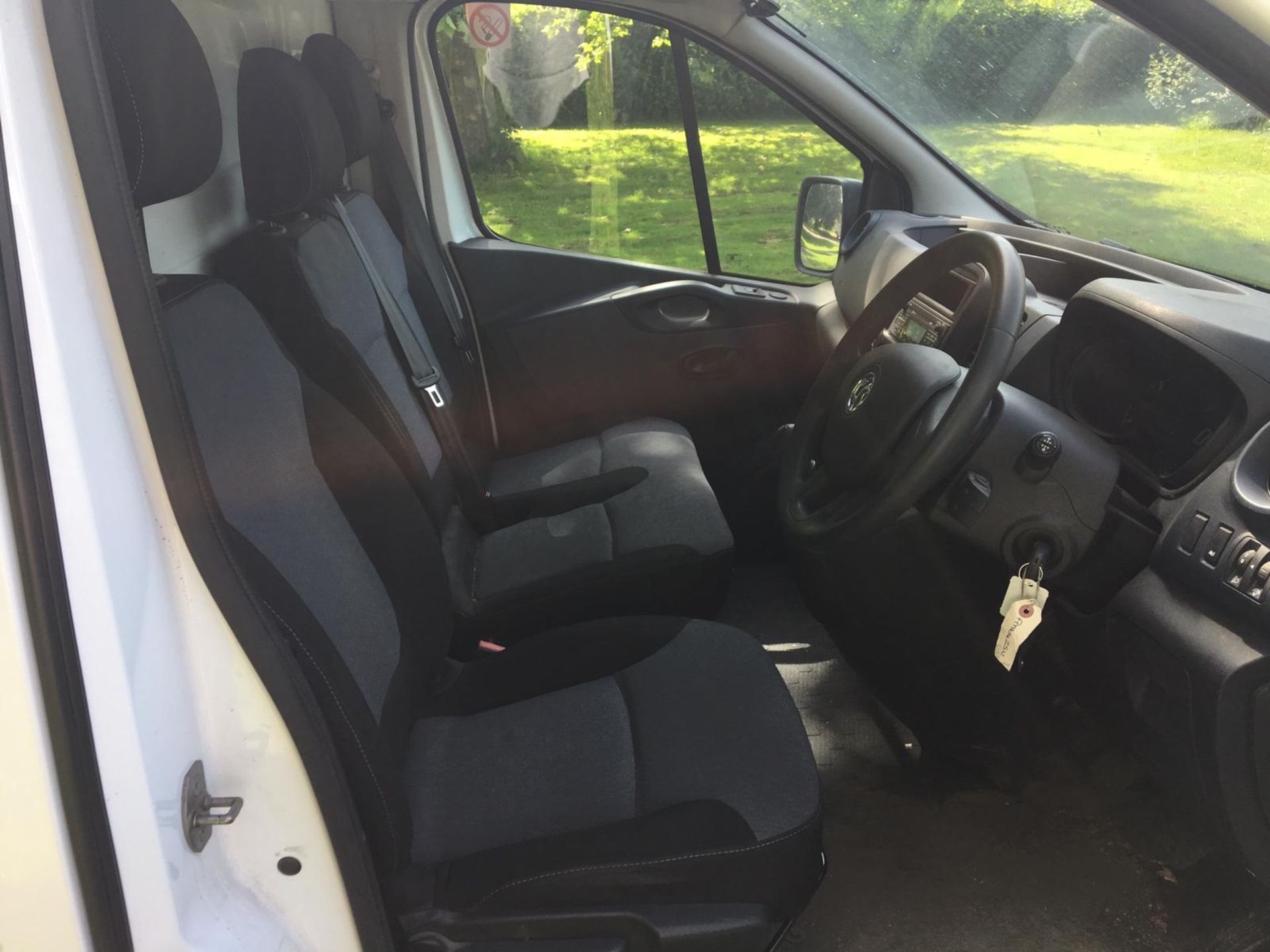 2015/64 REG VAUXHALL VIVARO 2900 CDTI ECOFLEX 1.6 DIESEL WHITE PANEL VAN, SHOWING 0 FORMER KEEPERS - Image 8 of 10