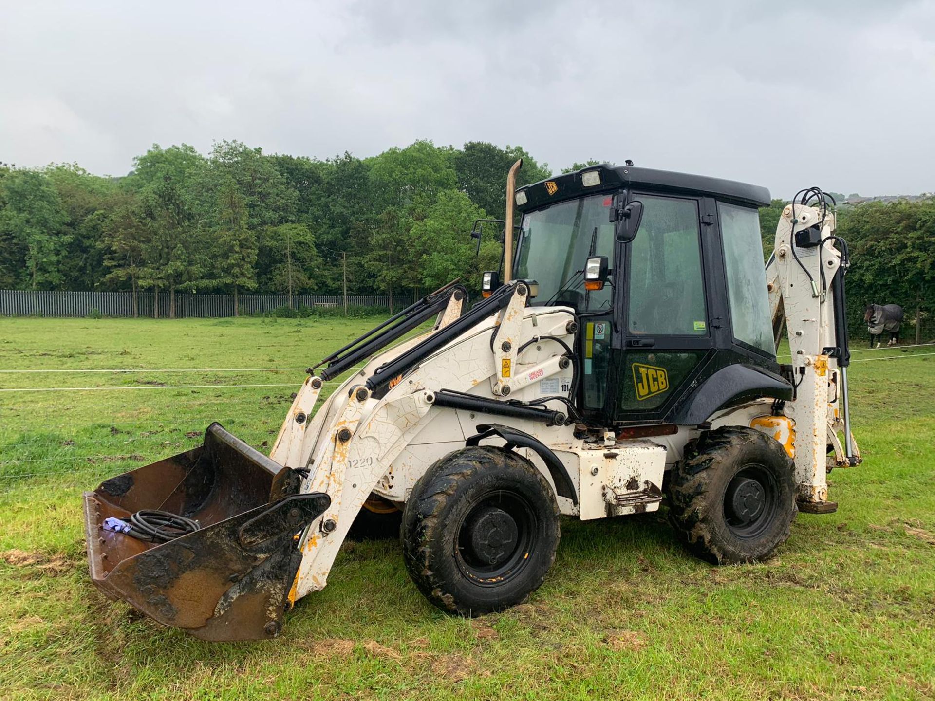 2012 JCB 2CXSM 4WS BACKHOE LOADER, RUNS, WORKS LIFTS AND DIGS *PLUS VAT* - Image 2 of 13