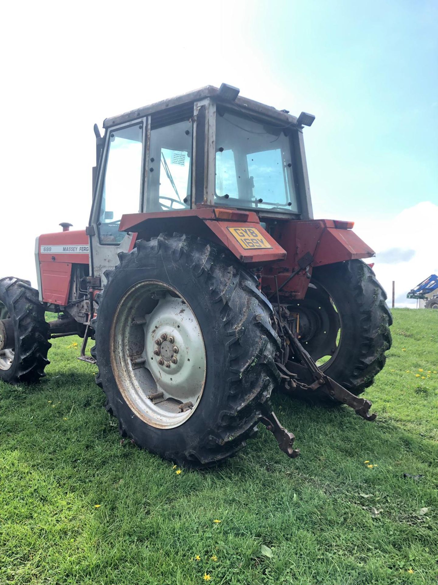 MASSEY FERGUSON 698 4X4 TRACTOR, RUNS AND WORKS *PLUS VAT* - Image 4 of 8