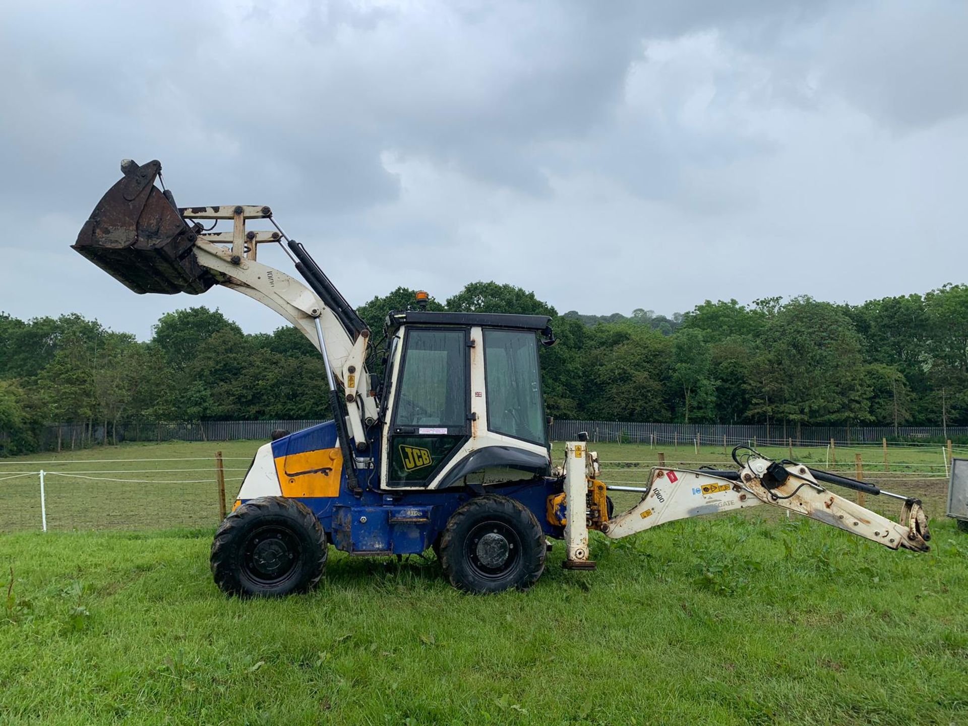 2011 JCB 2CXSM 4WS BACKHOE LOADER, RUNS, WORKS LIFTS AND DIGS *PLUS VAT* - Image 2 of 12