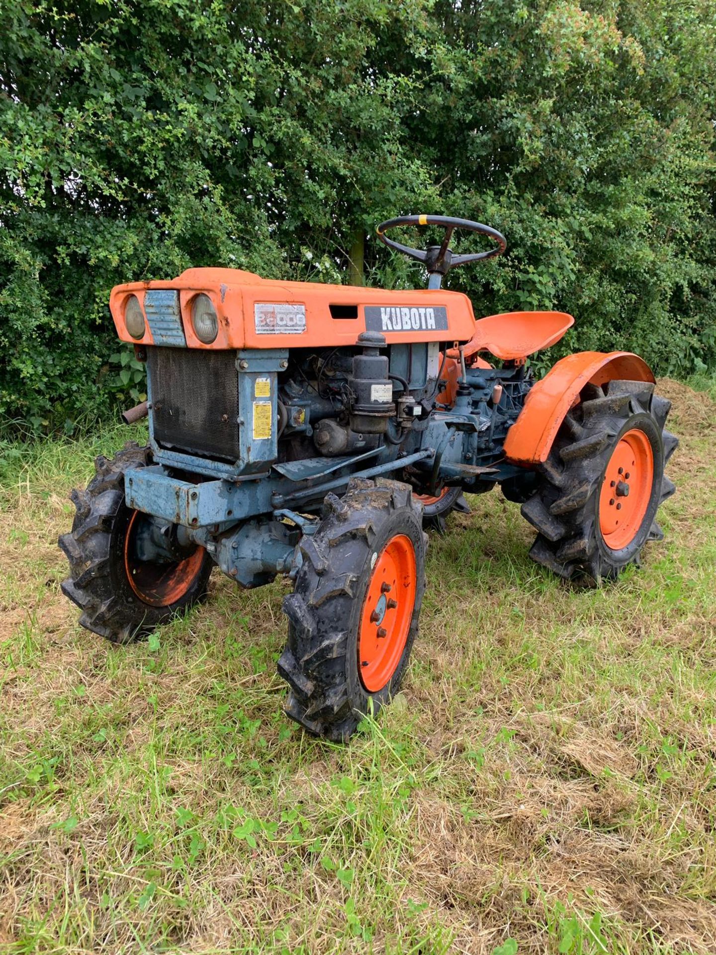 KUBOTA B6000 TRACTOR, RUNS AND WORKS *PLUS VAT* - Image 3 of 11