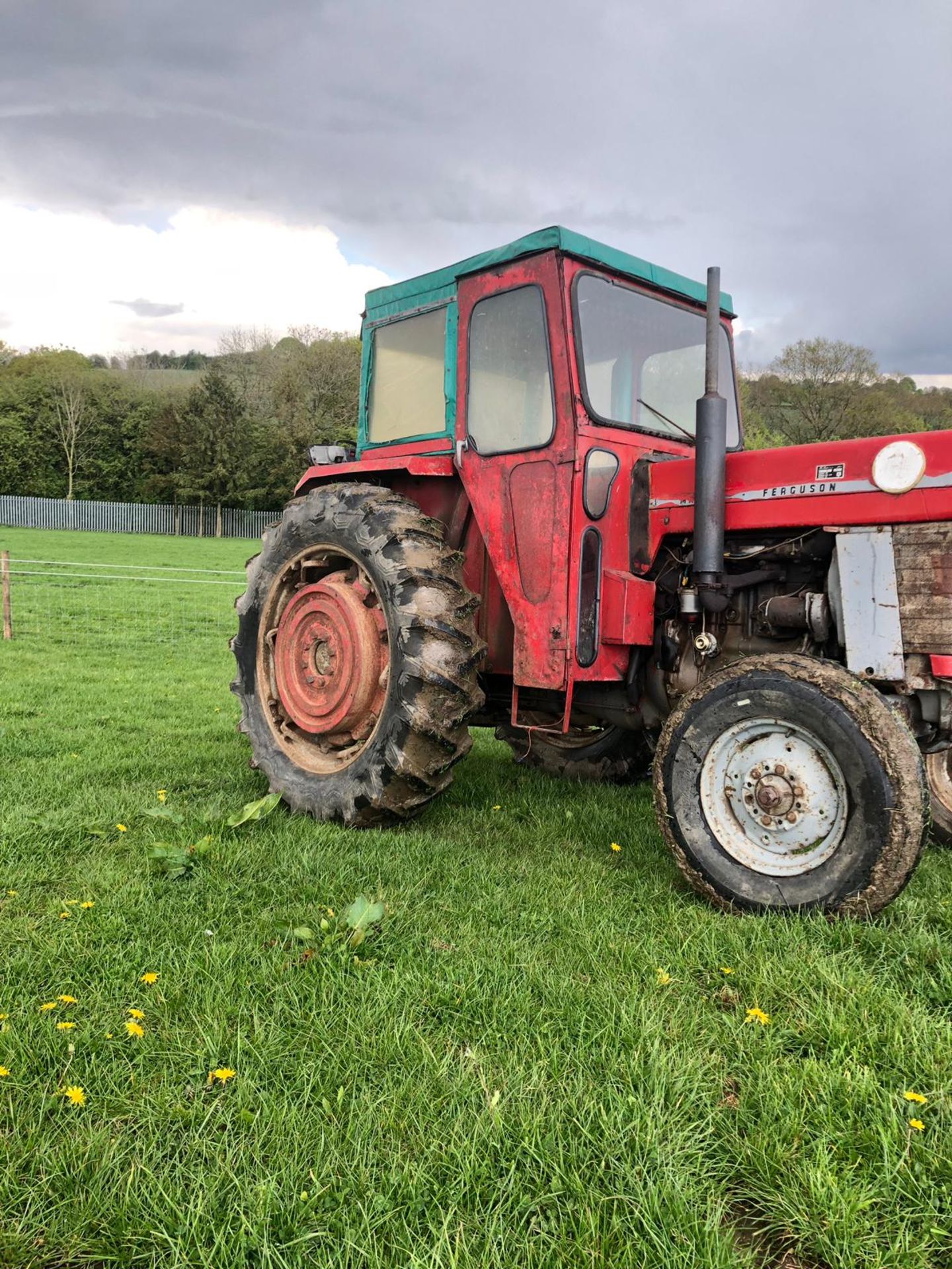 MASSEY FERGUSON 165 TRACTOR, RUNS AND WORKS, ALL GEARS WORK *PLUS VAT*