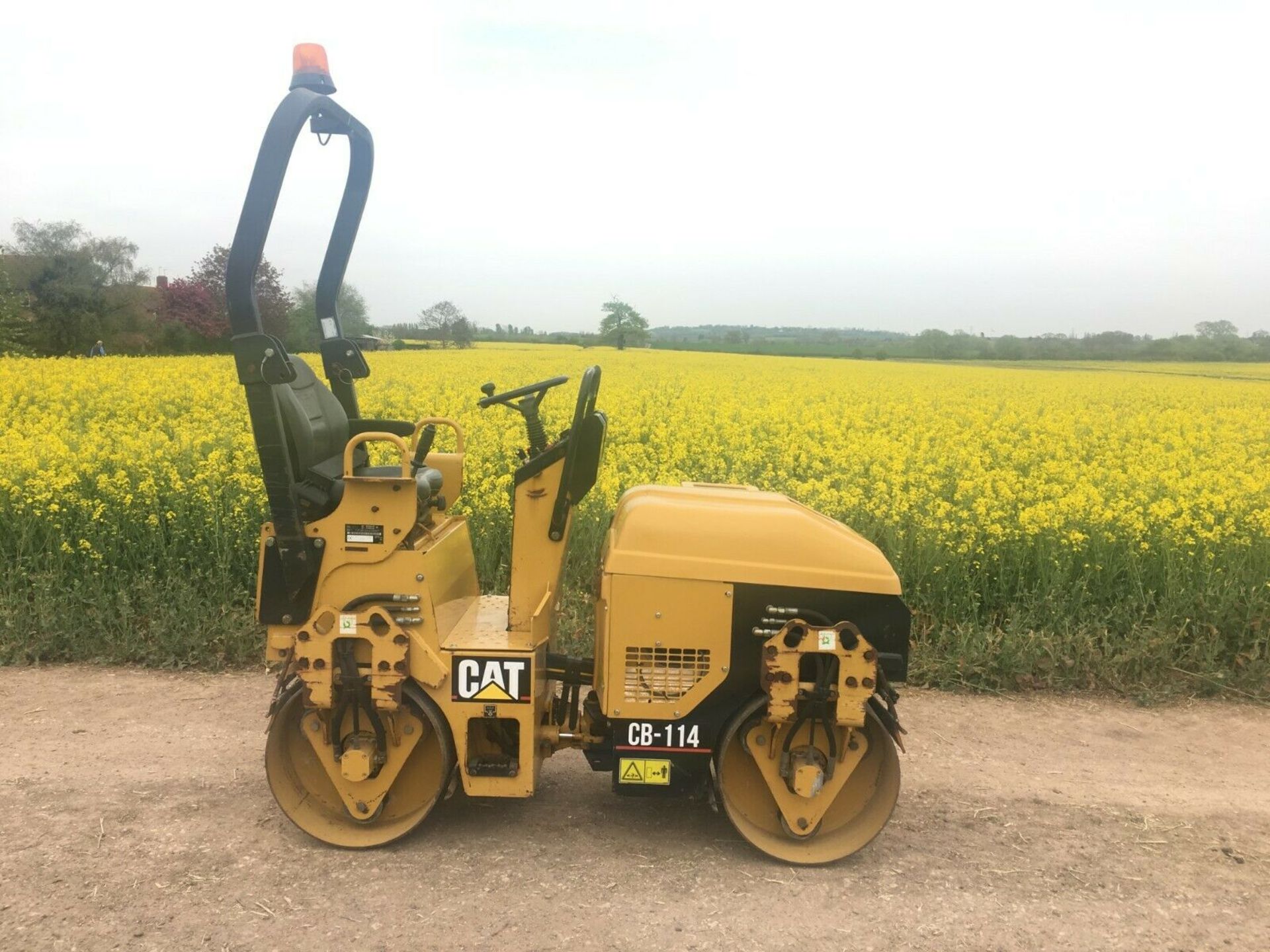 ROAD ROLLER CATERPILLAR CB-114, 800mm WIDE, 1 OWNER FROM NEW, ONLY 559 HOURS *PLUS VAT* - Image 2 of 5