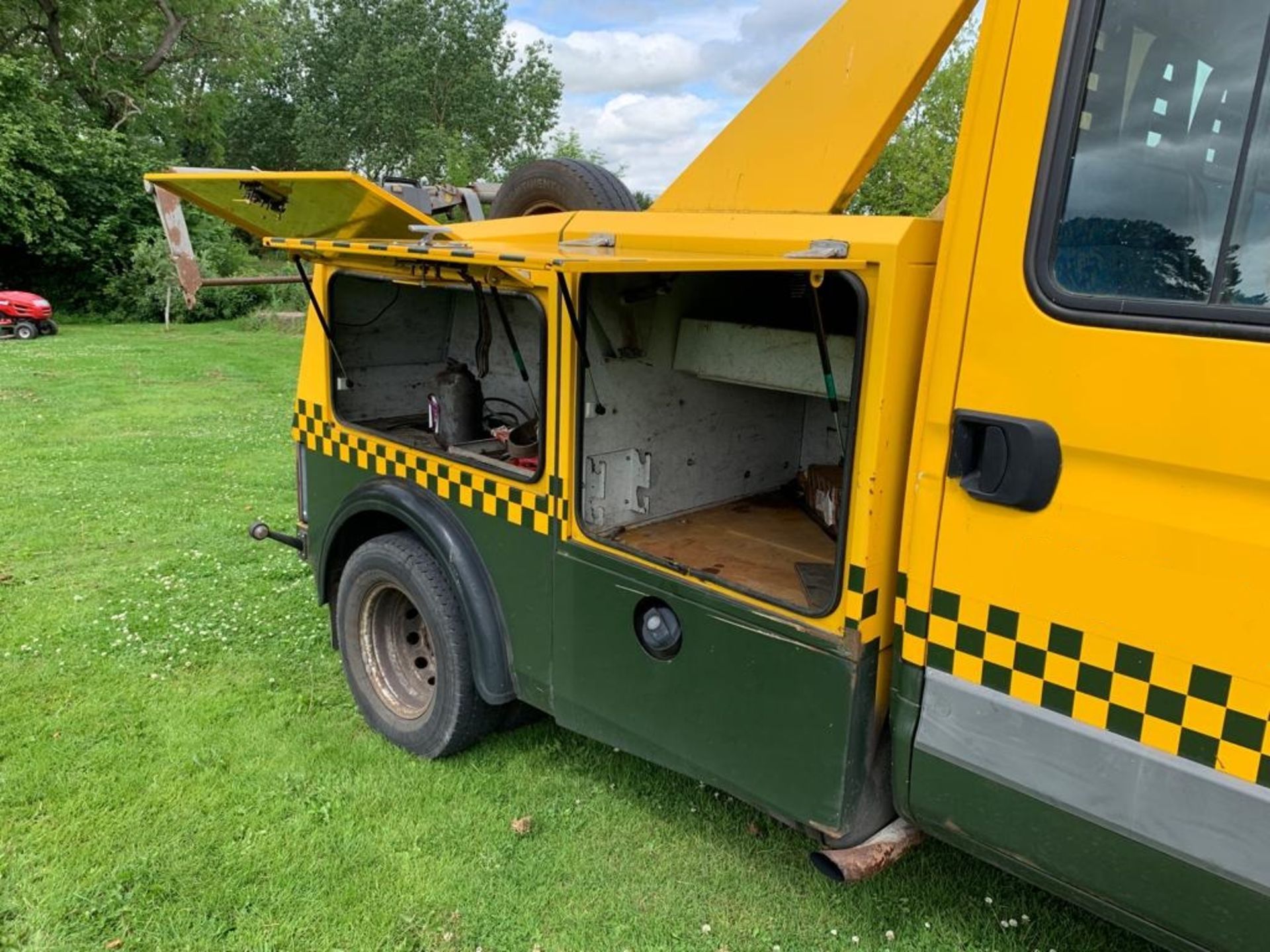 EX AA 2002 IVECO-FORD DAILY YELLOW 2.8 DIESEL BREAKDOWN RECOVERY TRUCK SPEC LIFT *PLUS VAT* - Image 7 of 24