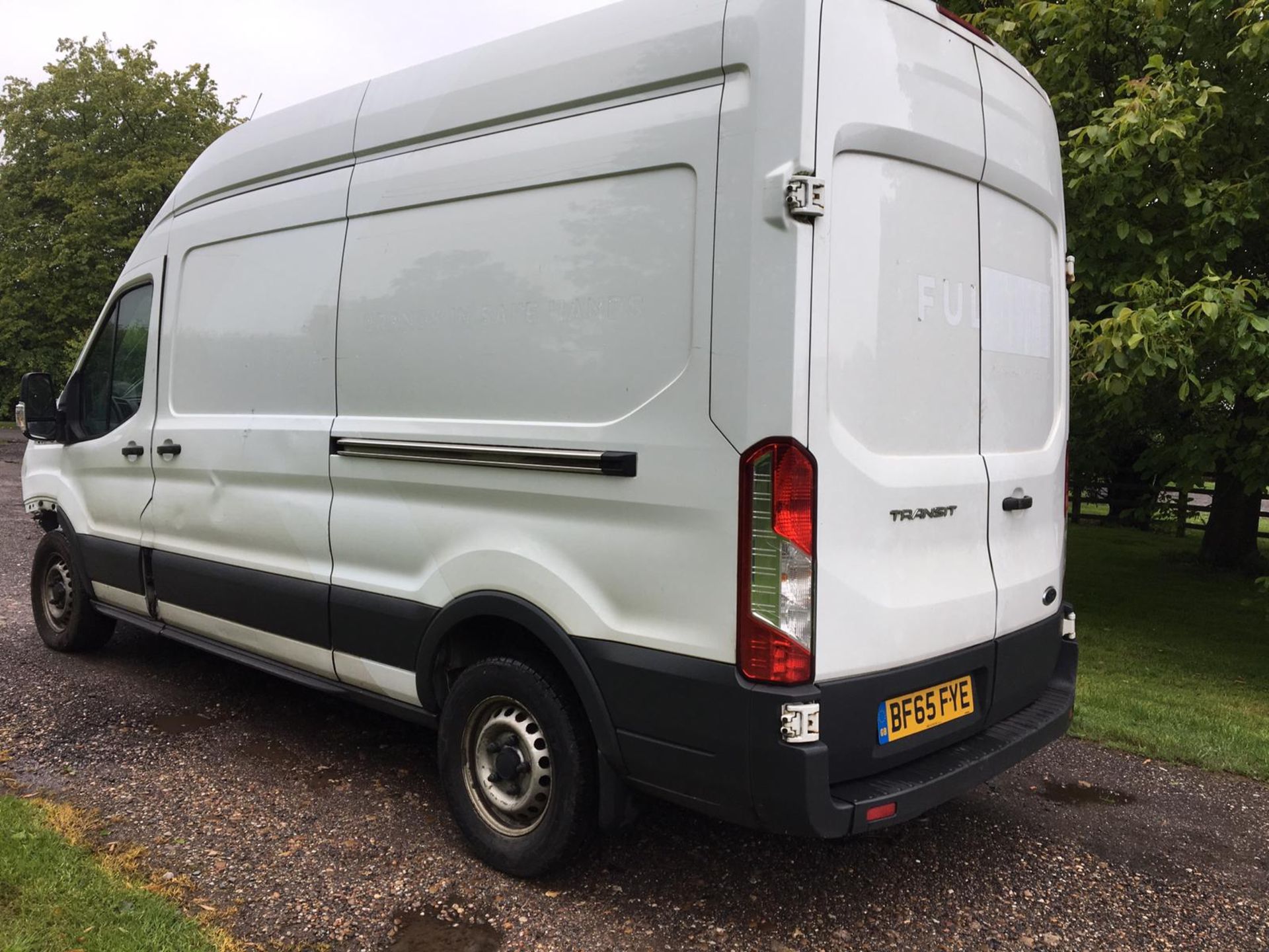 2015/65 REG FORD TRANSIT 350 2.2 DIESEL WHITE PANEL VAN, SHOWING 0 FORMER KEEPERS *PLUS VAT* - Image 4 of 10