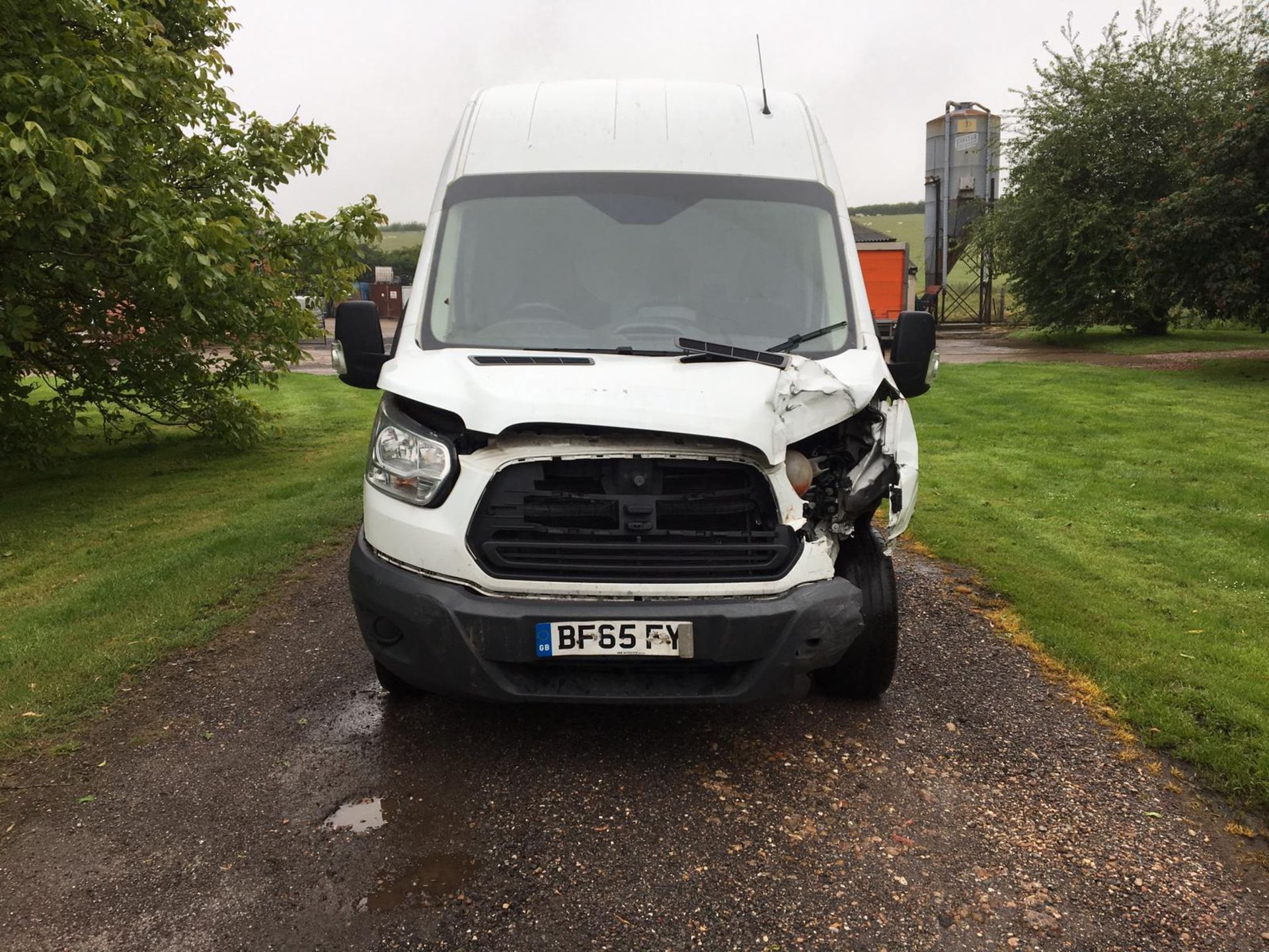 2015/65 REG FORD TRANSIT 350 2.2 DIESEL WHITE PANEL VAN, SHOWING 0 FORMER KEEPERS *PLUS VAT* - Image 2 of 10