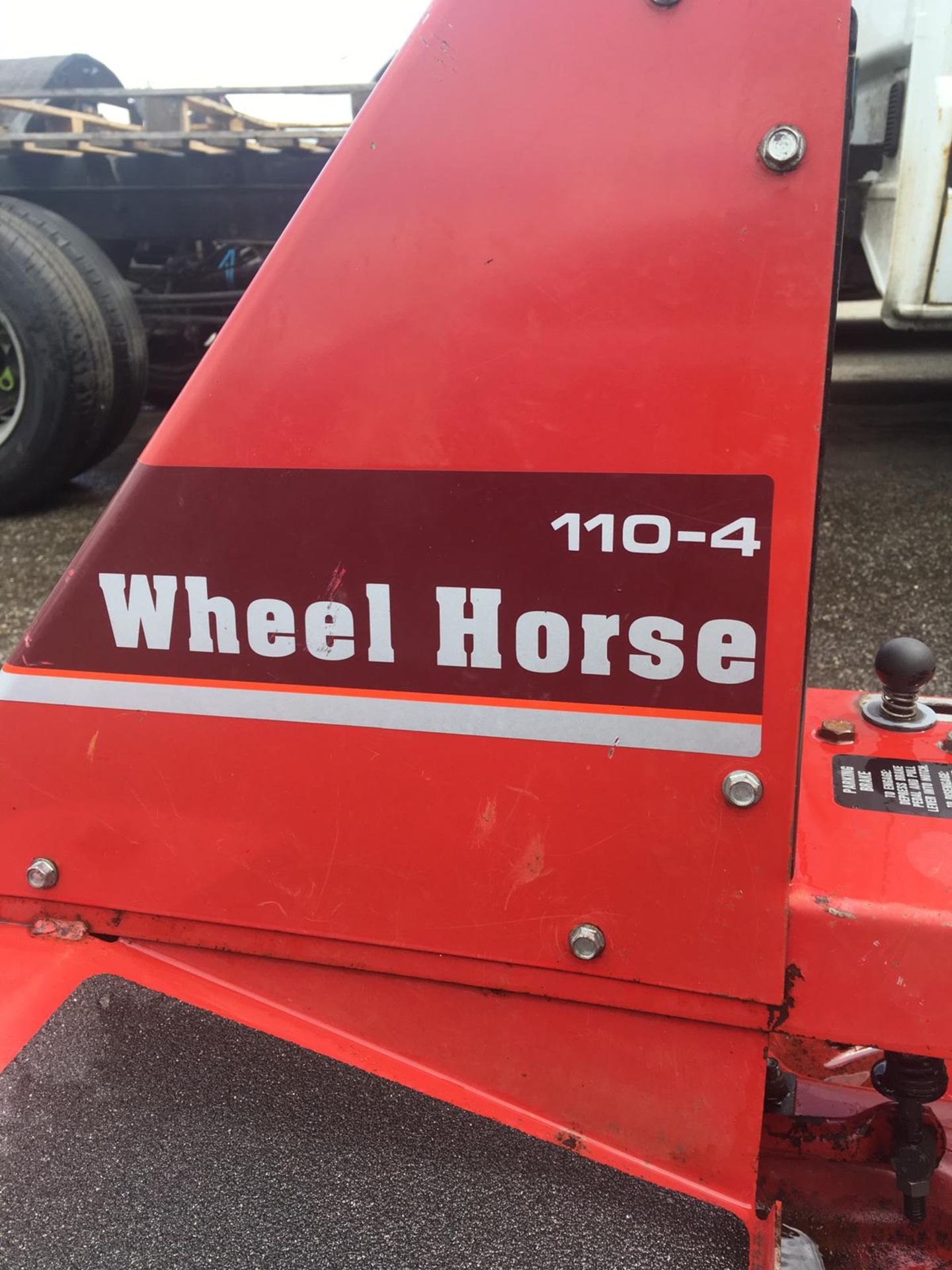 WHEEL HORSE 110-4 RIDE ON LAWN MOWER, BRIGGS & STRATTON 10 HP ENGINE *NO VAT* - Image 6 of 8