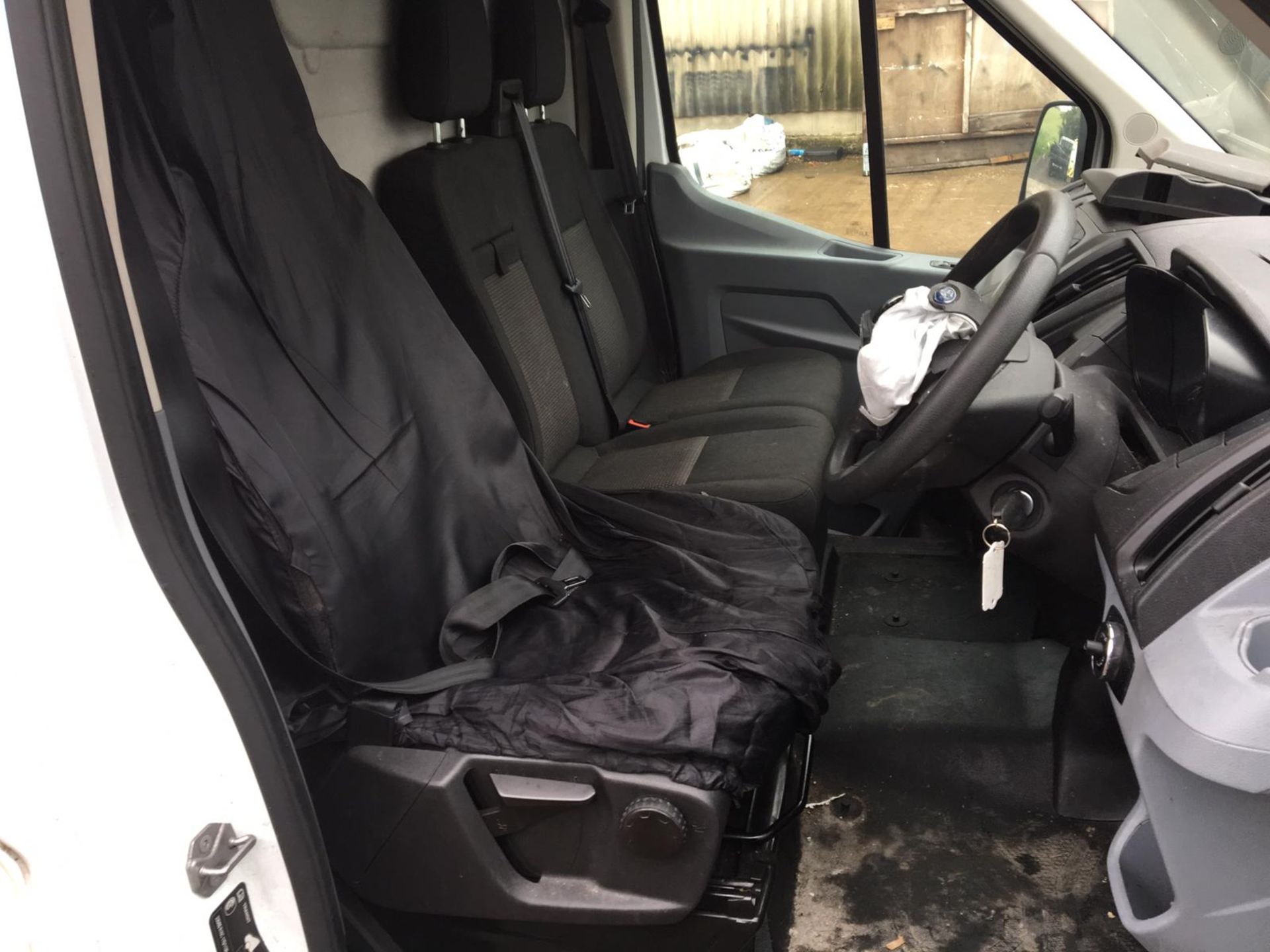 2015/65 REG FORD TRANSIT 350 2.2 DIESEL WHITE PANEL VAN, SHOWING 0 FORMER KEEPERS *PLUS VAT* - Image 9 of 10