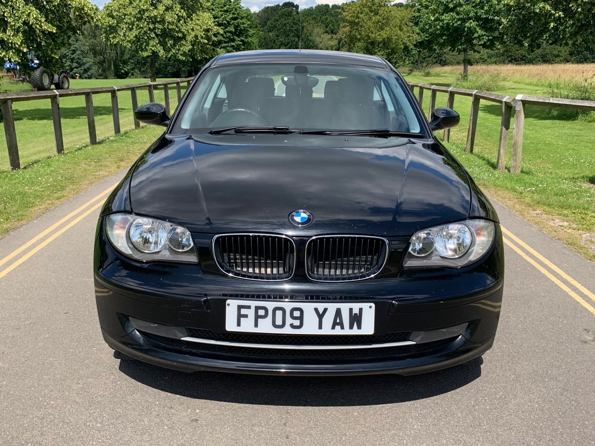 2009/09 REG BMW 116I SPORT 2.0 PETROL BLACK 3 DOOR HATCHBACK *NO VAT* - Image 2 of 10