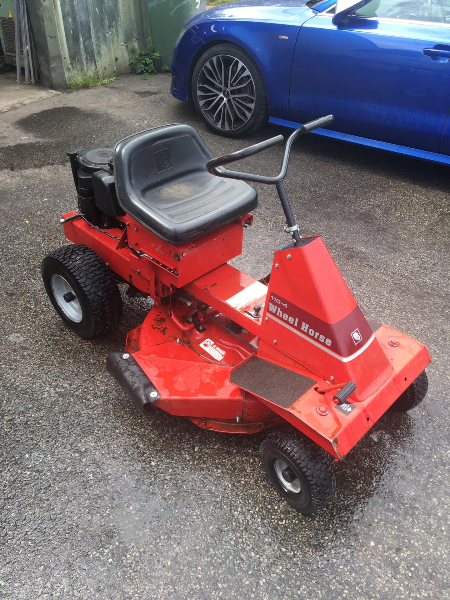 WHEEL HORSE 110-4 RIDE ON LAWN MOWER, BRIGGS & STRATTON 10 HP ENGINE *NO VAT*