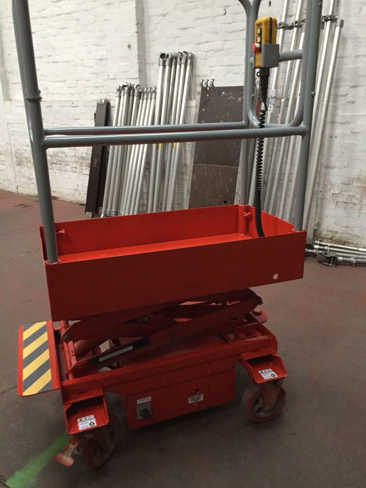 2008 Pop Up Scissor Lift with NEW LOLER TEST / CERTIFICATE - Image 2 of 8