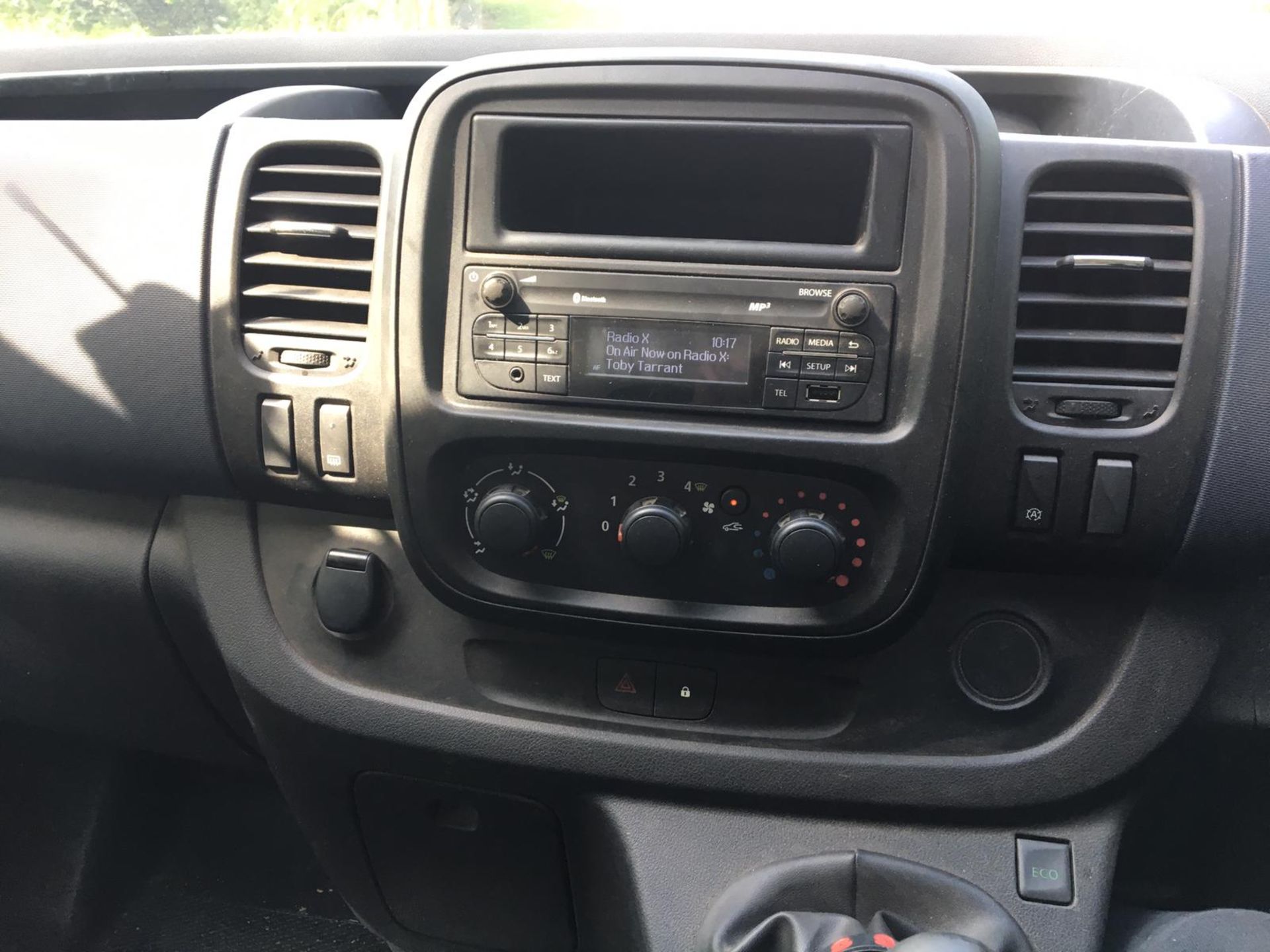 2015/64 REG VAUXHALL VIVARO 2900 CDTI ECOFLEX 1.6 DIESEL PANEL VAN, SHOWING 0 FORMER KEEPERS - Image 9 of 10