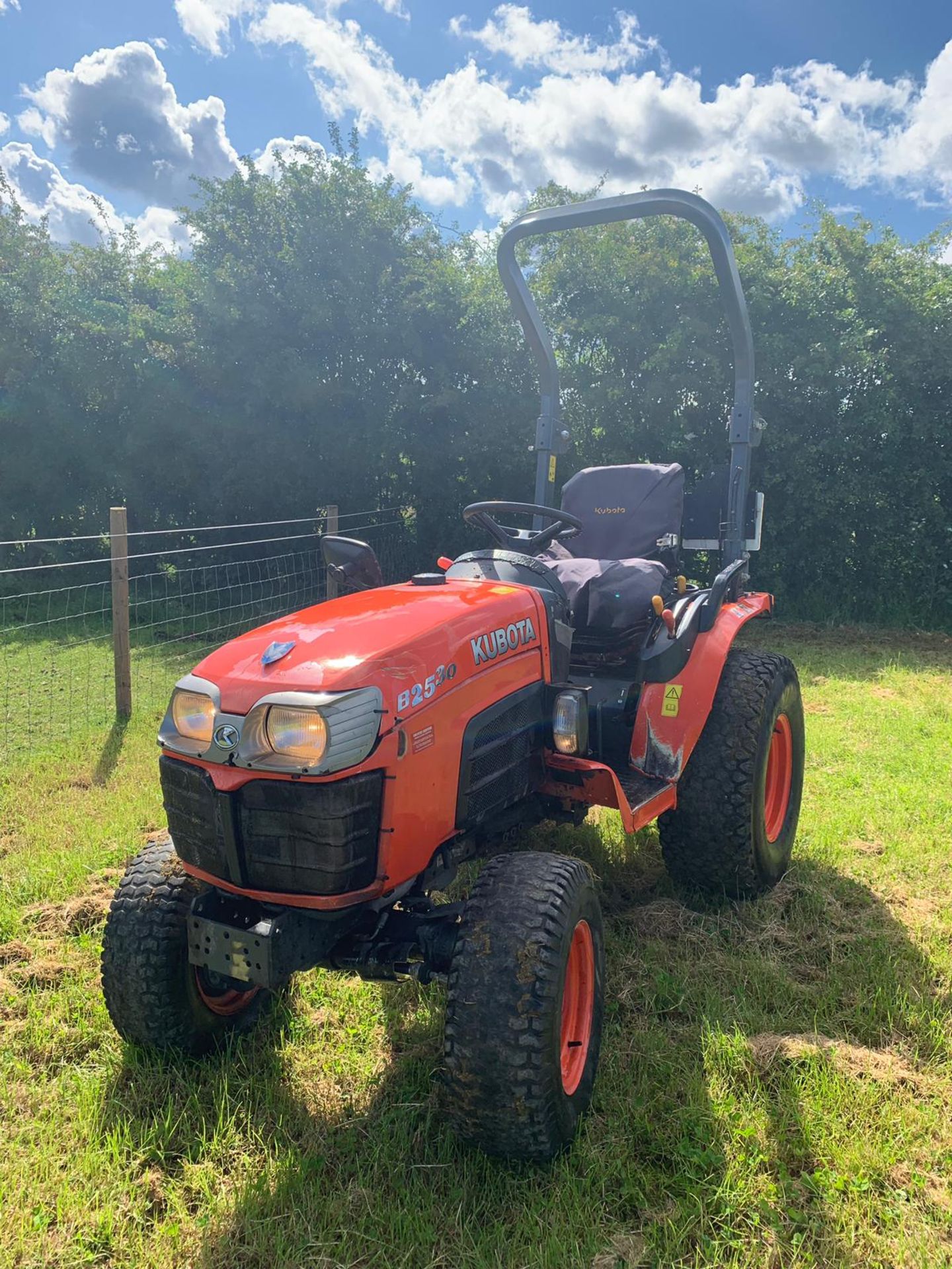 2017/17 REG KUBOTA B2530 COMPACT TRACTOR, RUNS AND WORKS, SHOWING 1989 HOURS *PLUS VAT* - Image 4 of 13