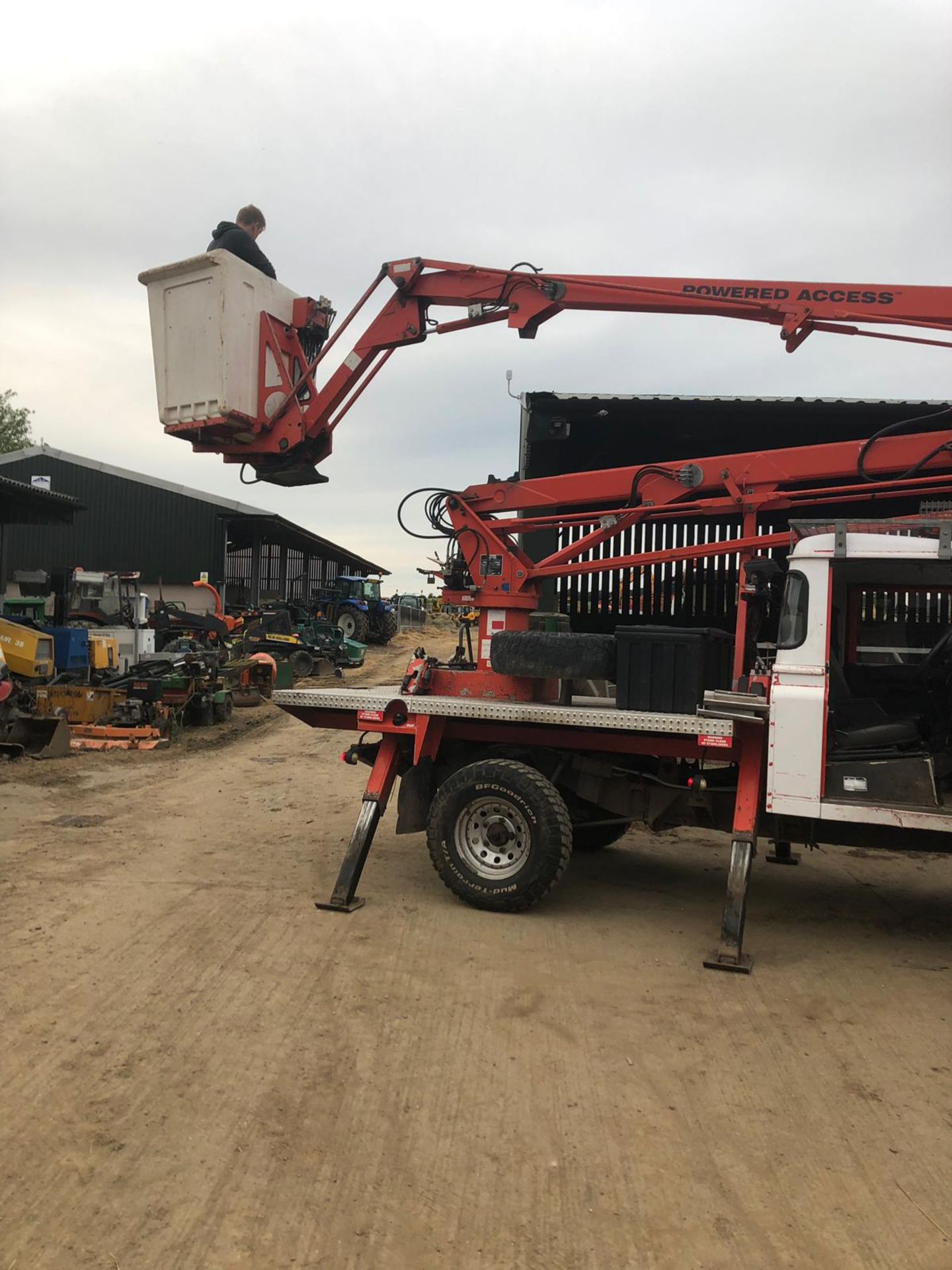 2009/09 REG LAND ROVER DEFENDER 130 S/C 2.4 DIESEL WHITE CHERRY PICKER 3500 KG *PLUS VAT* - Image 5 of 8