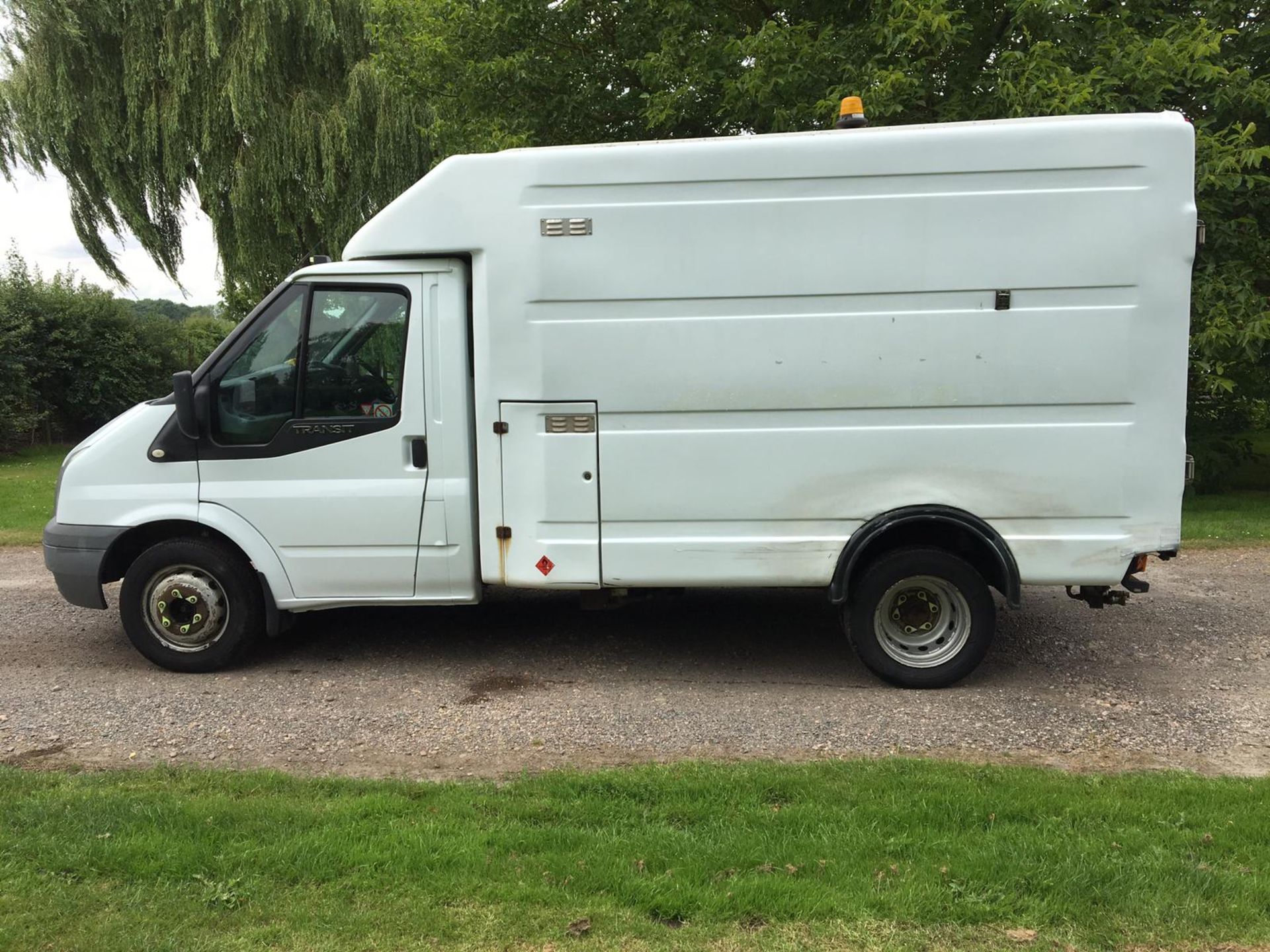 2009/09 REG FORD TRANSIT 100 T350M RWD 2.4 DIESEL WHITE BOX VAN, SHOWING 0 FORMER KEEPERS *PLUS VAT* - Image 4 of 19