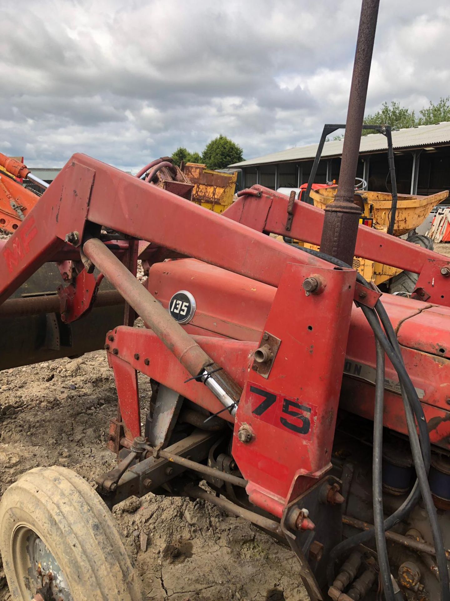 MASSEY FERGUSON 135 TRACTOR C/W FRONT LOADER ATTACHMENT, RUNS & WORKS - EX COLLEGE *PLUS VAT* - Image 6 of 6